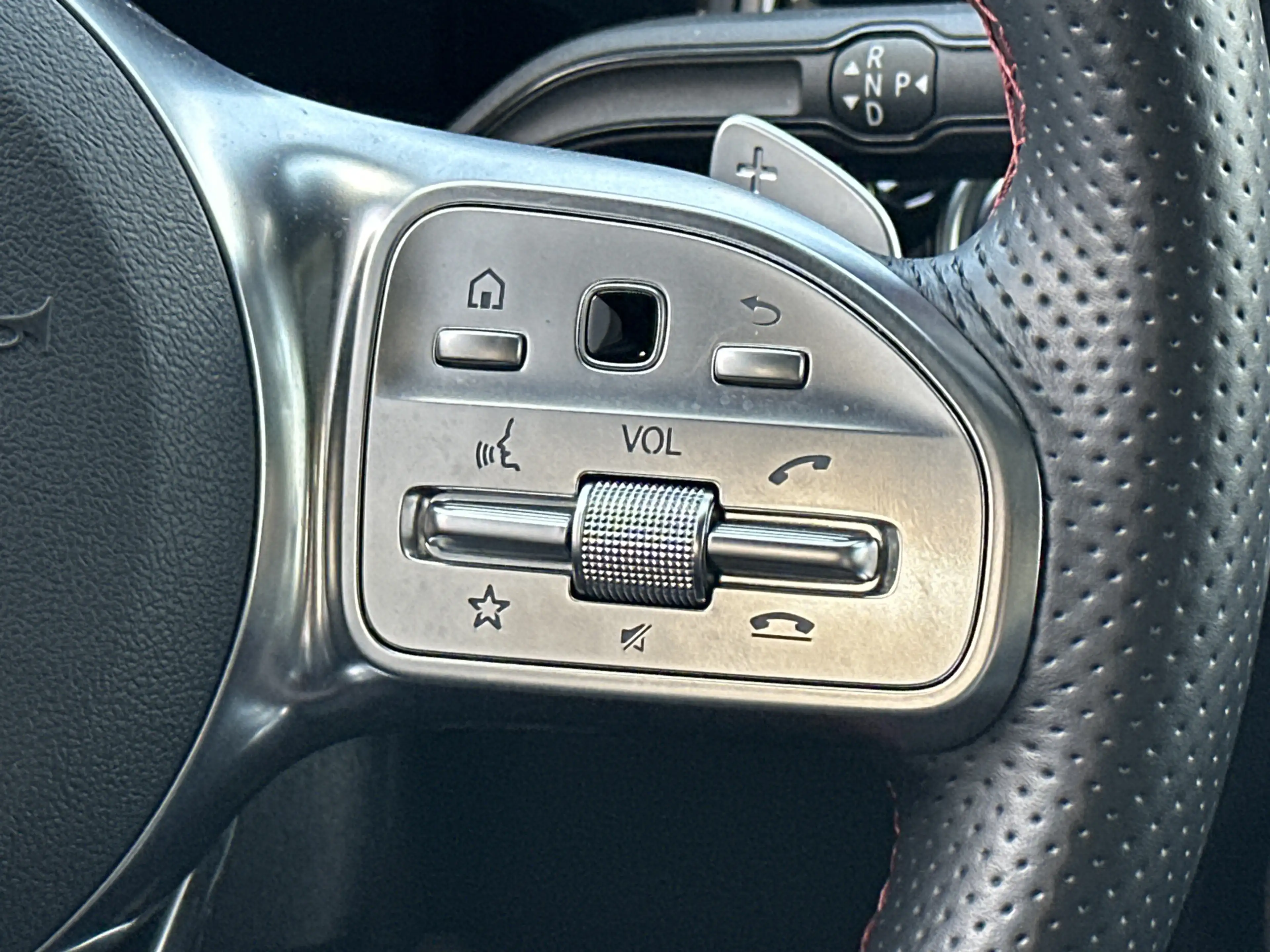 Mercedes-Benz GLA 220 AMG Line NAV+MATRIX+KAMERA+PANO+VCOCK — photo 17