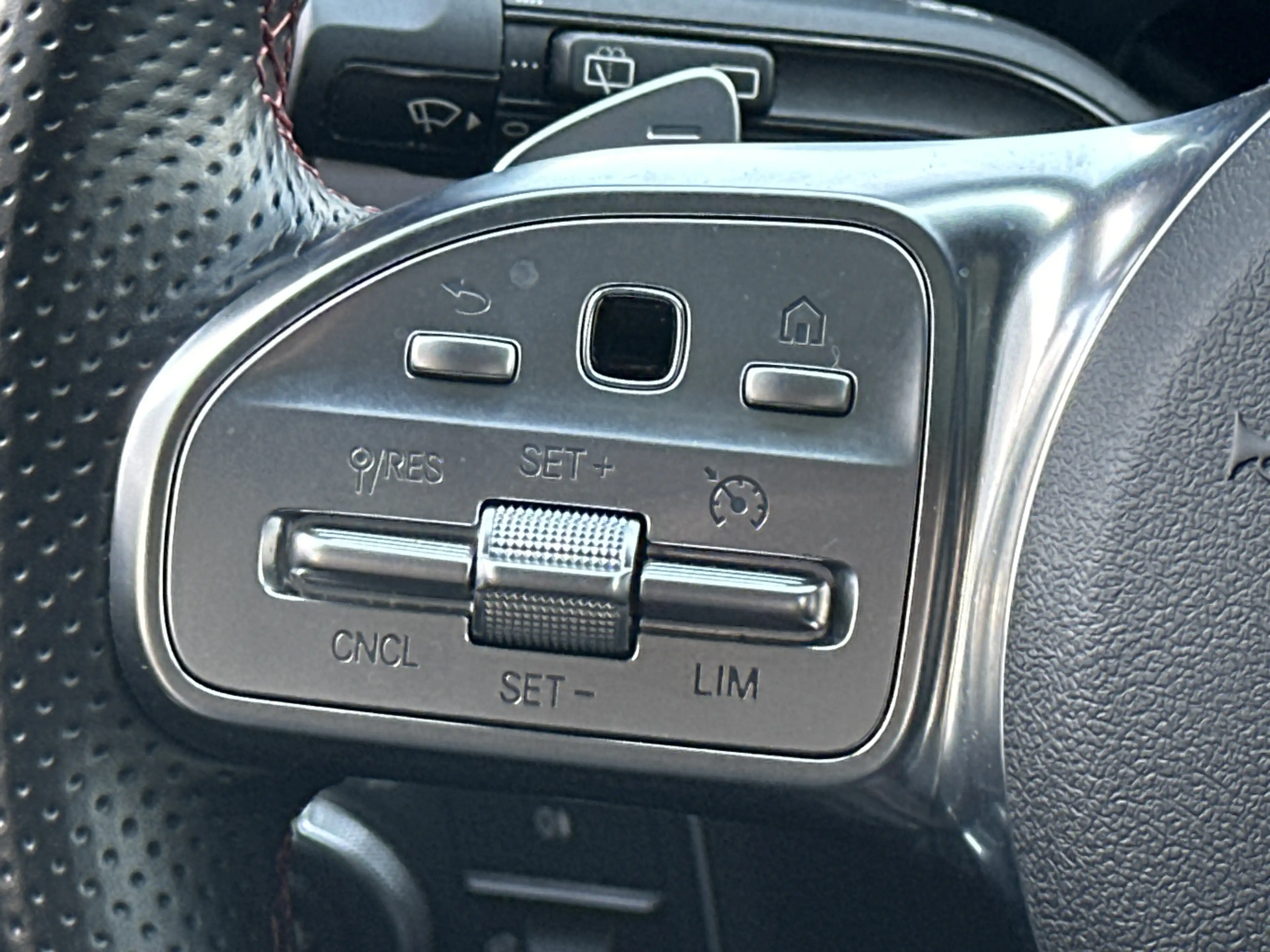 Mercedes-Benz GLA 220 AMG Line NAV+MATRIX+KAMERA+PANO+VCOCK — photo 16