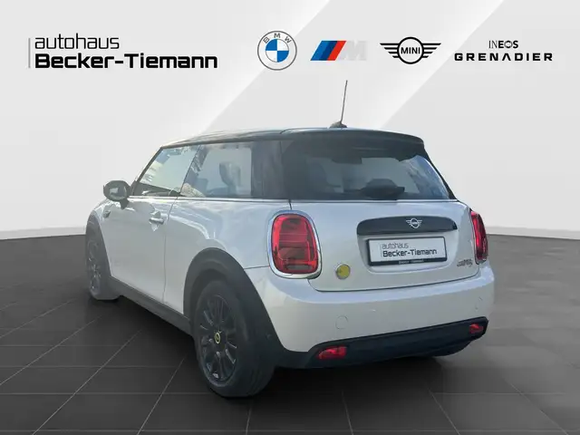 Mini Hatch view 4