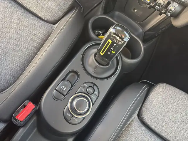 Mini Hatch view 11