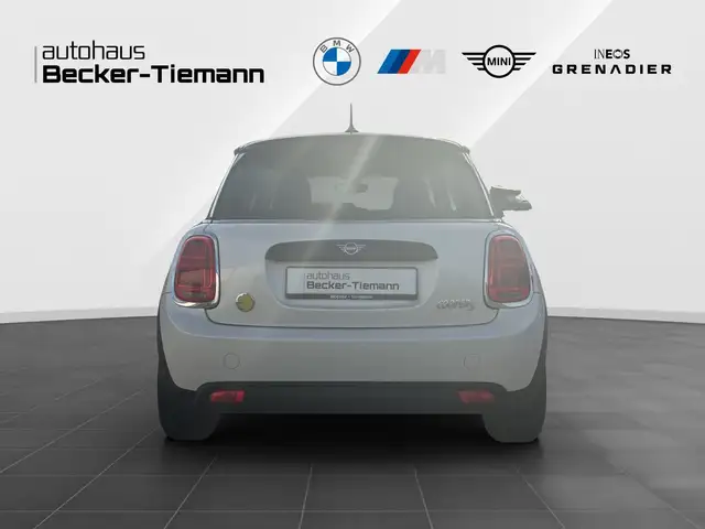 Mini Hatch view 5