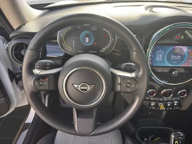 Mini Hatch view 9