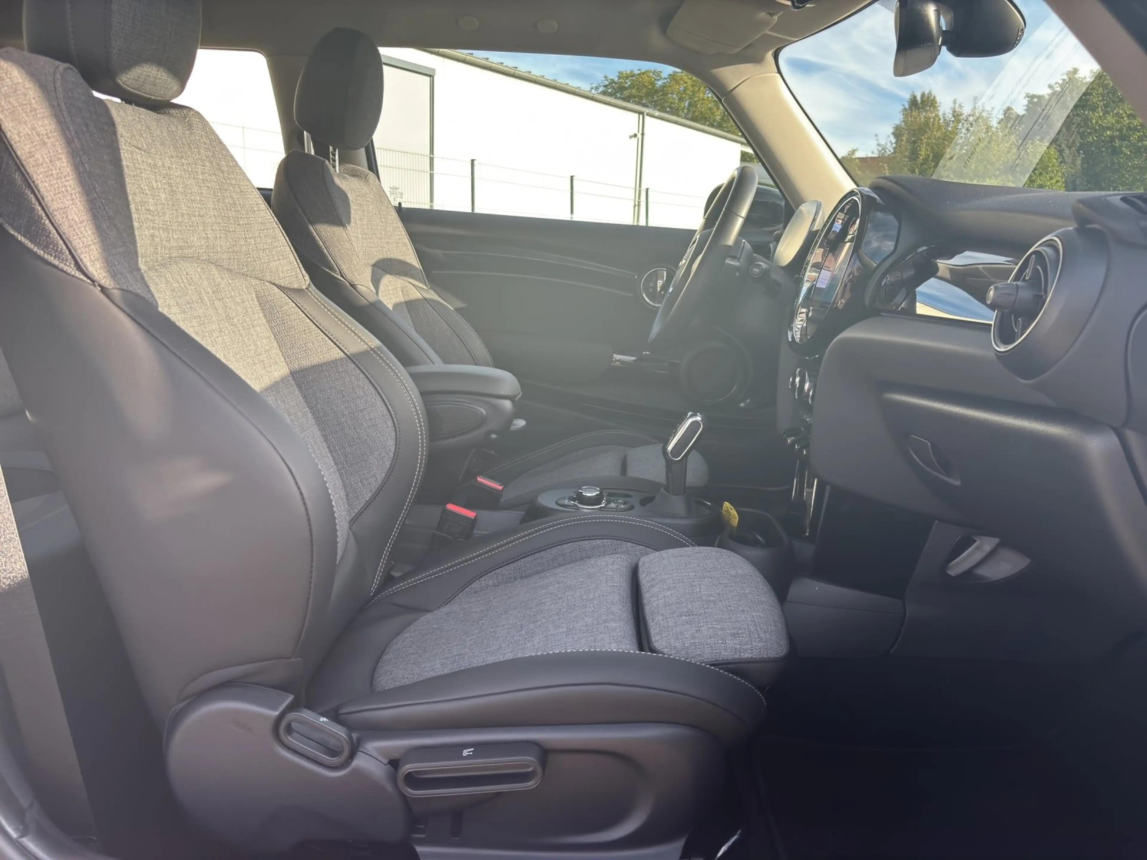 MINI Cooper SE Navi | LED | CarPlay | Driv.Assist. etc. — photo 15