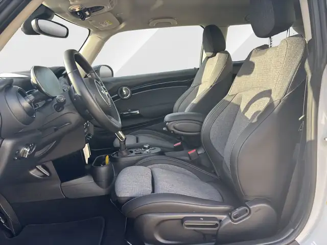 Mini Hatch view 13