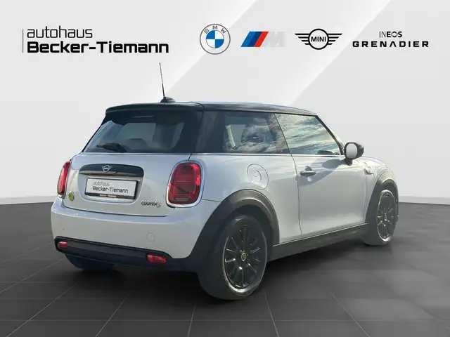 Mini Hatch view 6