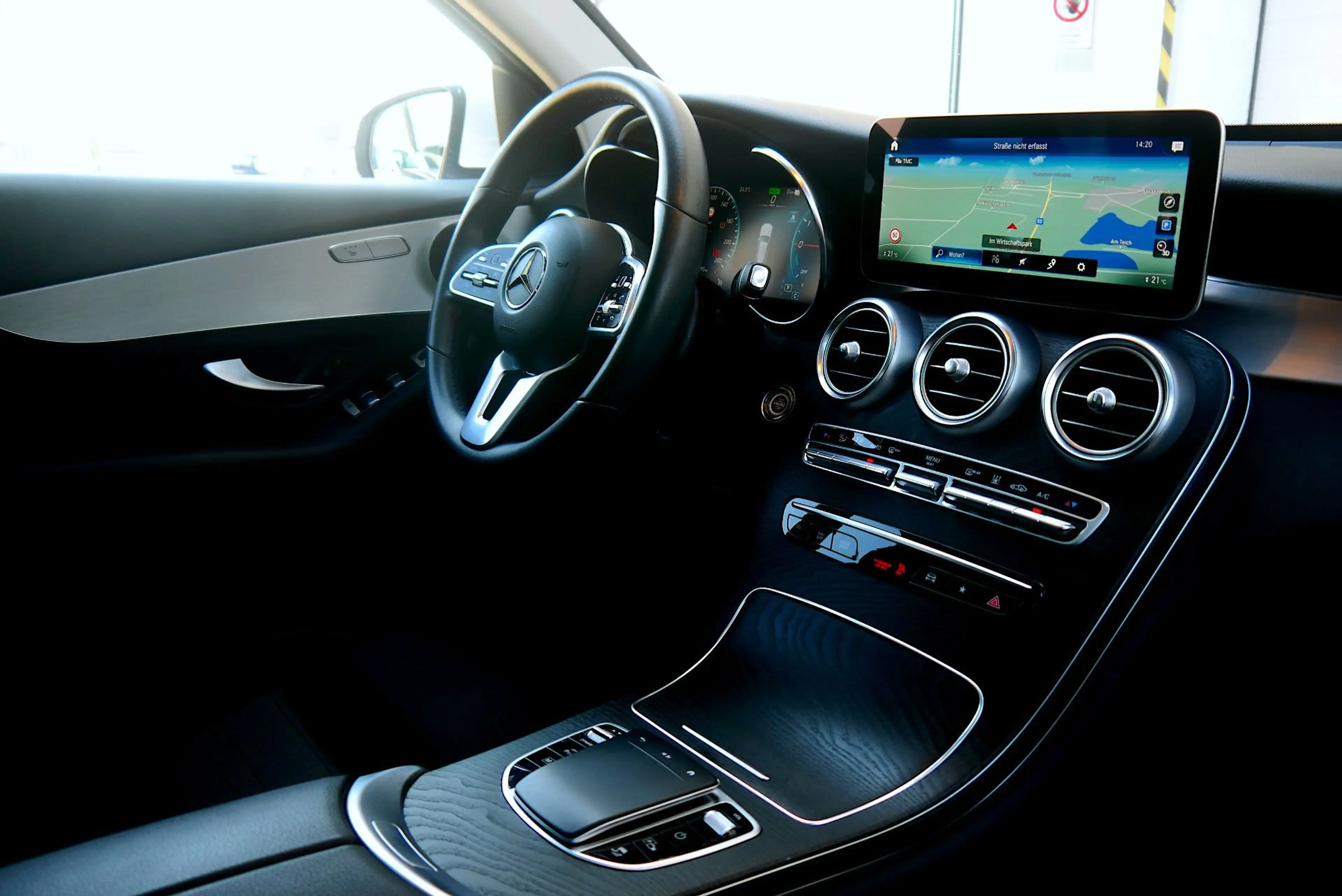 Mercedes-Benz GLC 300 de PHEV 4Matic *AHK - Digitales Cockpit* — photo 12