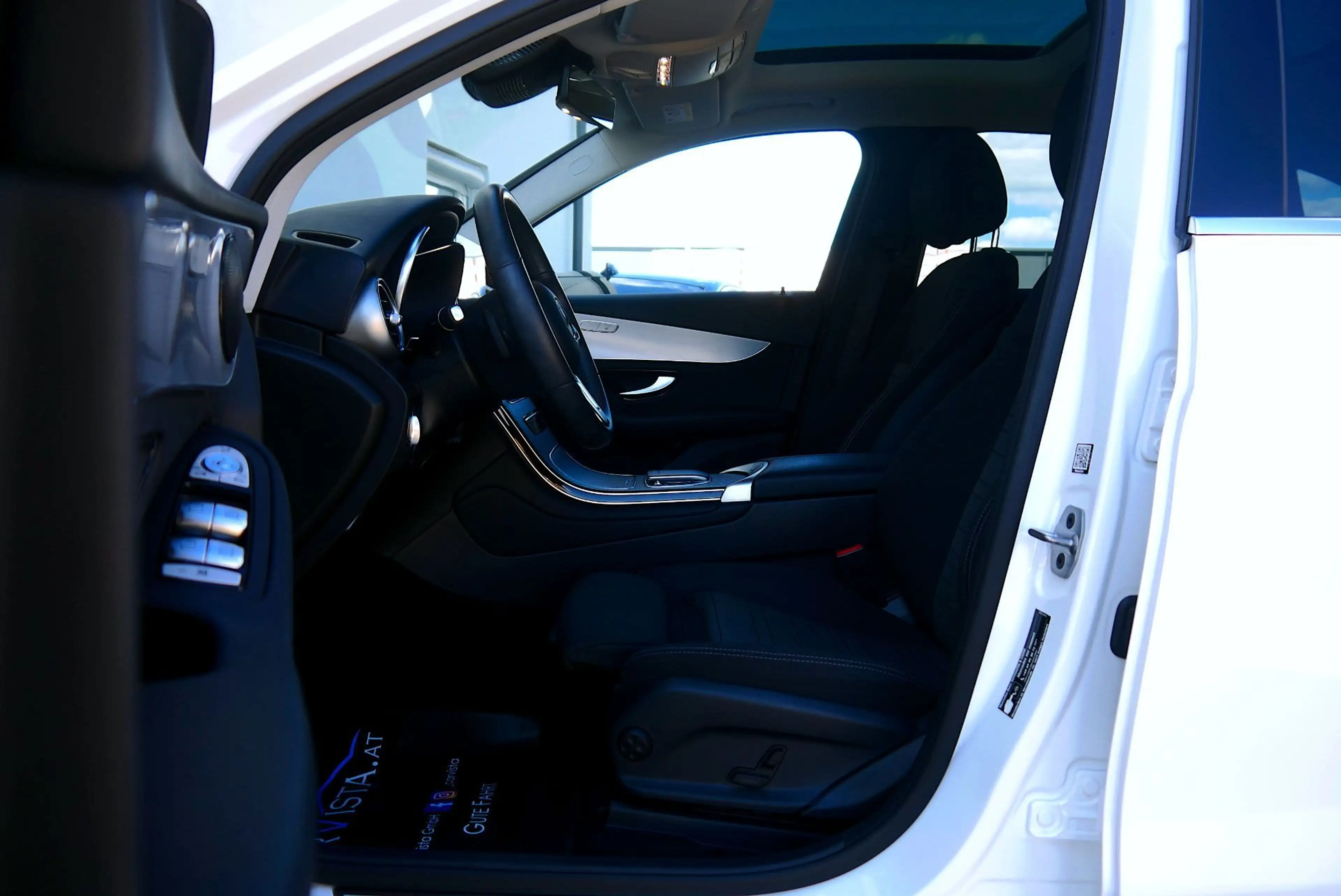 Mercedes-Benz GLC 300 de PHEV 4Matic *AHK - Digitales Cockpit* — photo 11