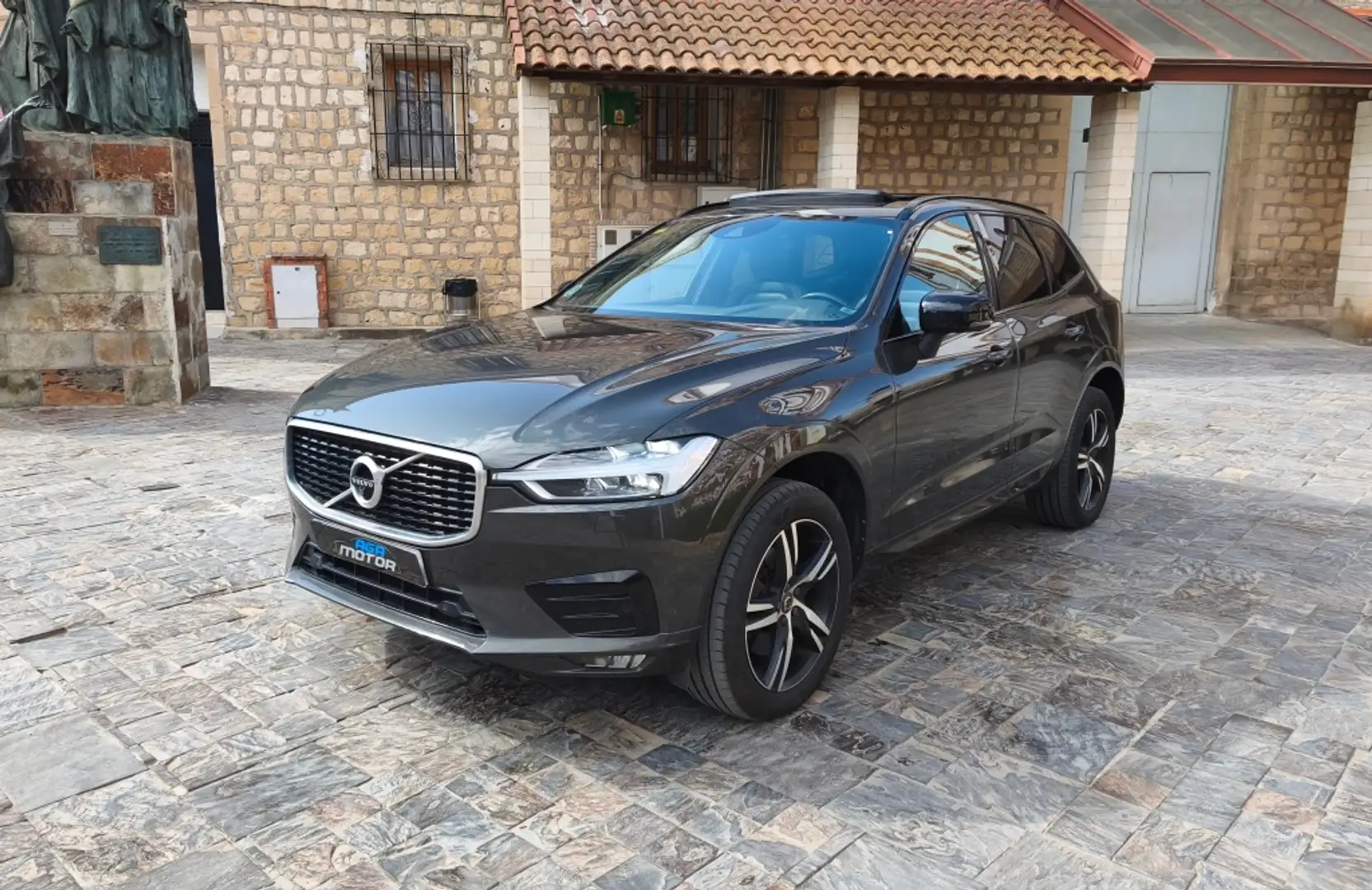 Volvo XC60 D4 R-Design Aut. Marrón - 2
