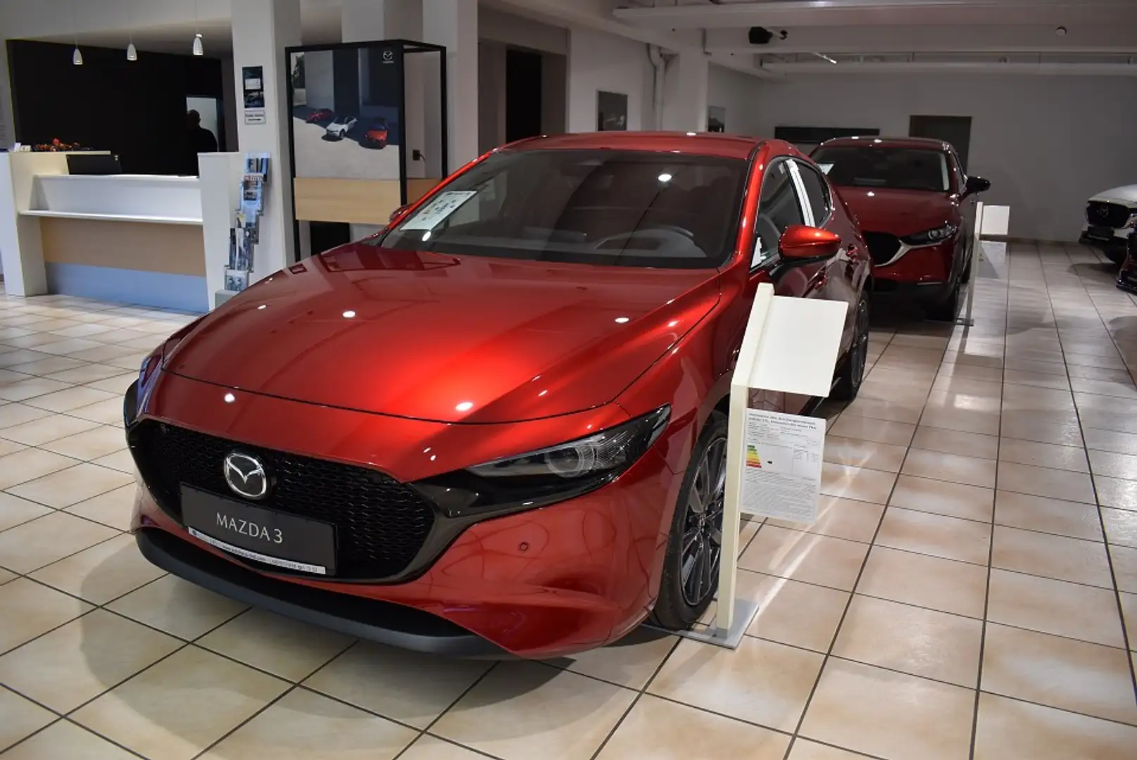 Mazda 3 2.5L e-SKYACTIV G 140ps Centre-line DESI Rot - 2