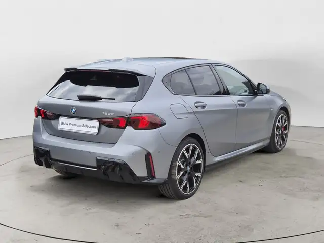 BMW 1 Series view 4