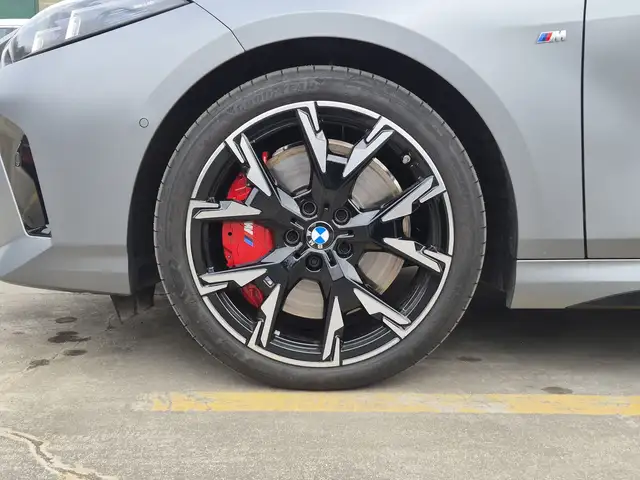 BMW 1 Series view 13
