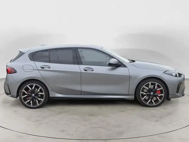 BMW 1 Series view 5