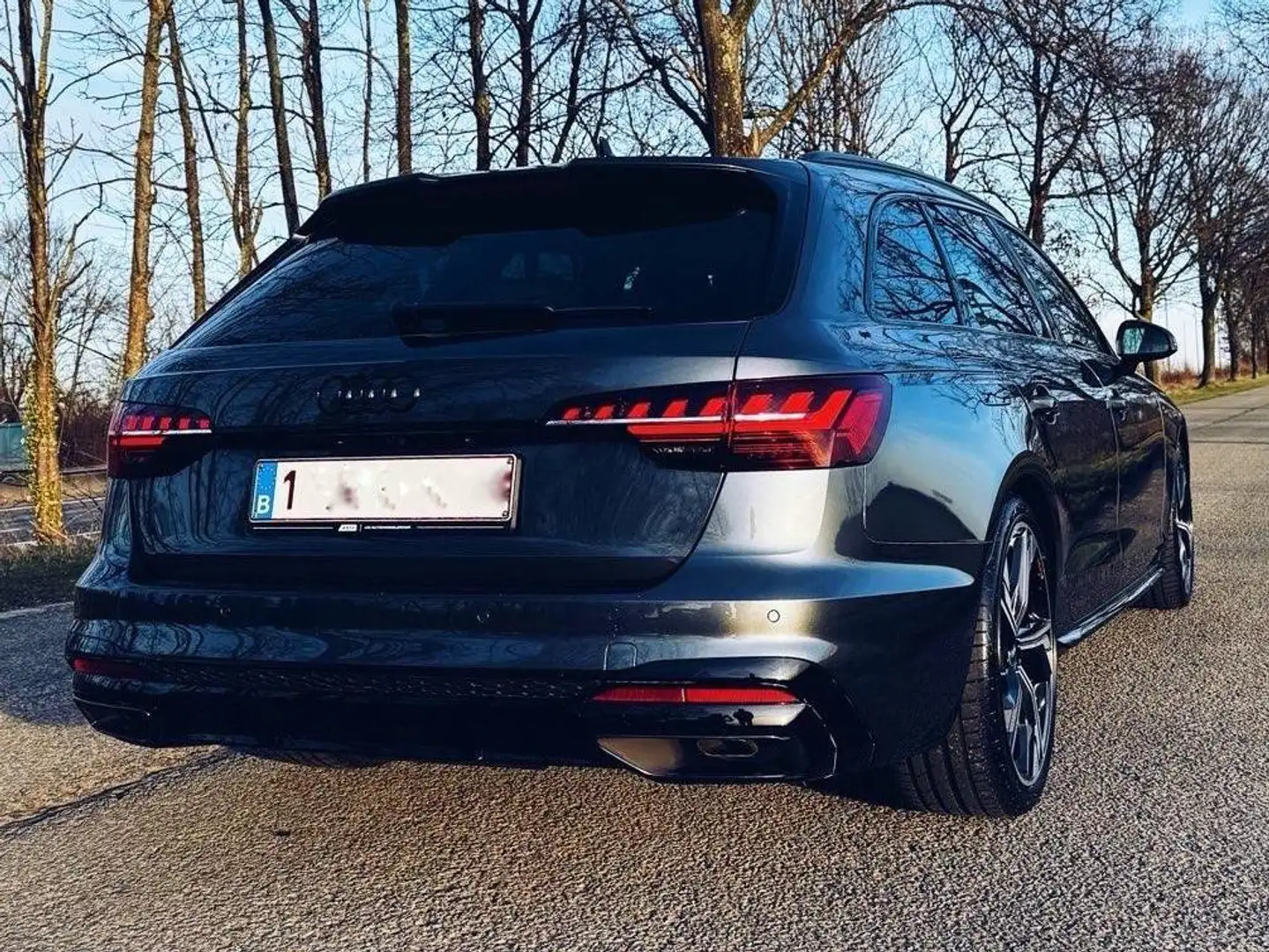 Audi A4 A4 Avant 35 TFSI S tronic S line Grijs - 2