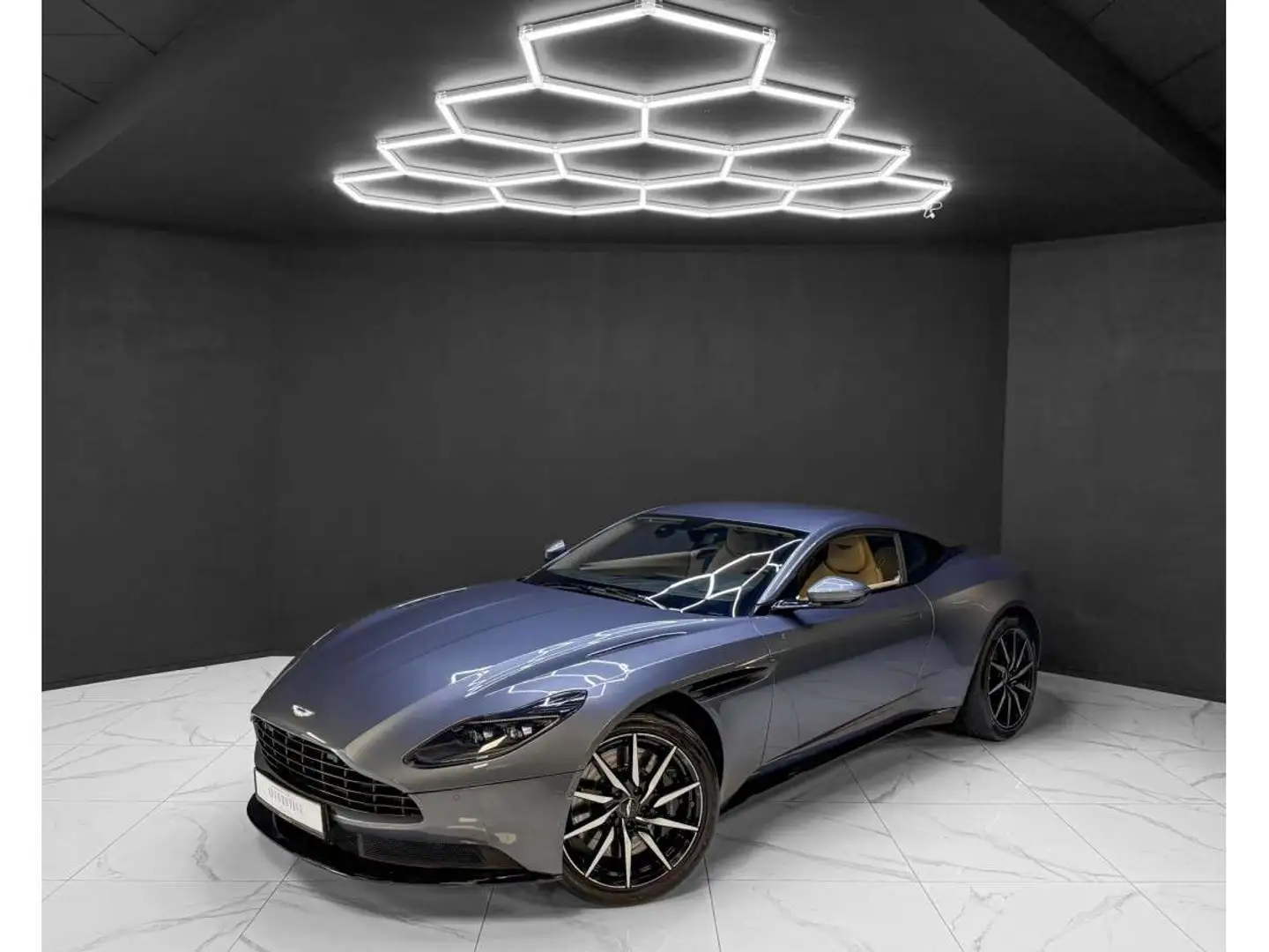 Aston Martin DB11 4.0 V8 Coupe / Concours Blue / 360 / 1st hand Синий - 1