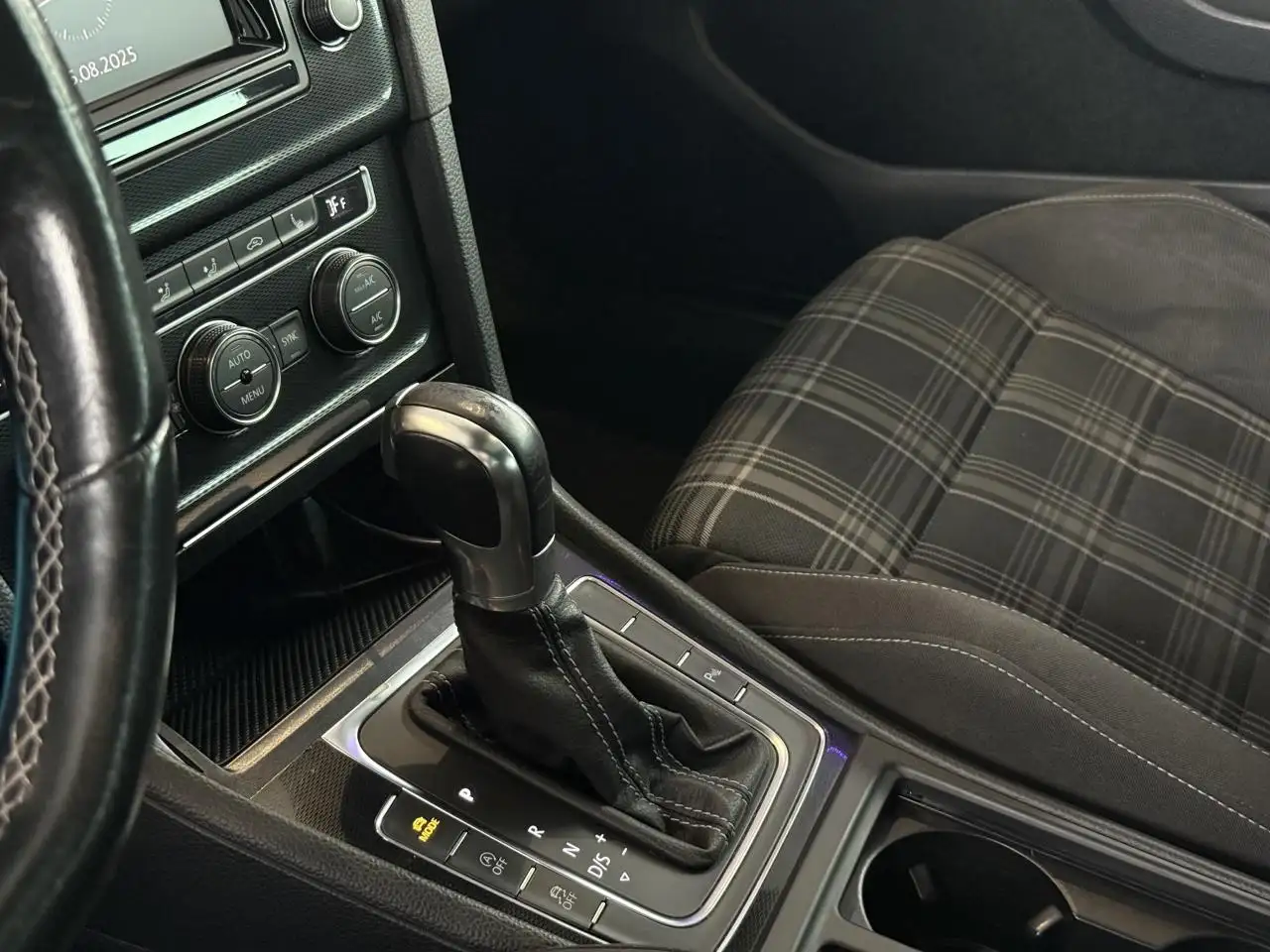 Volkswagen Golf GTD — photo 24
