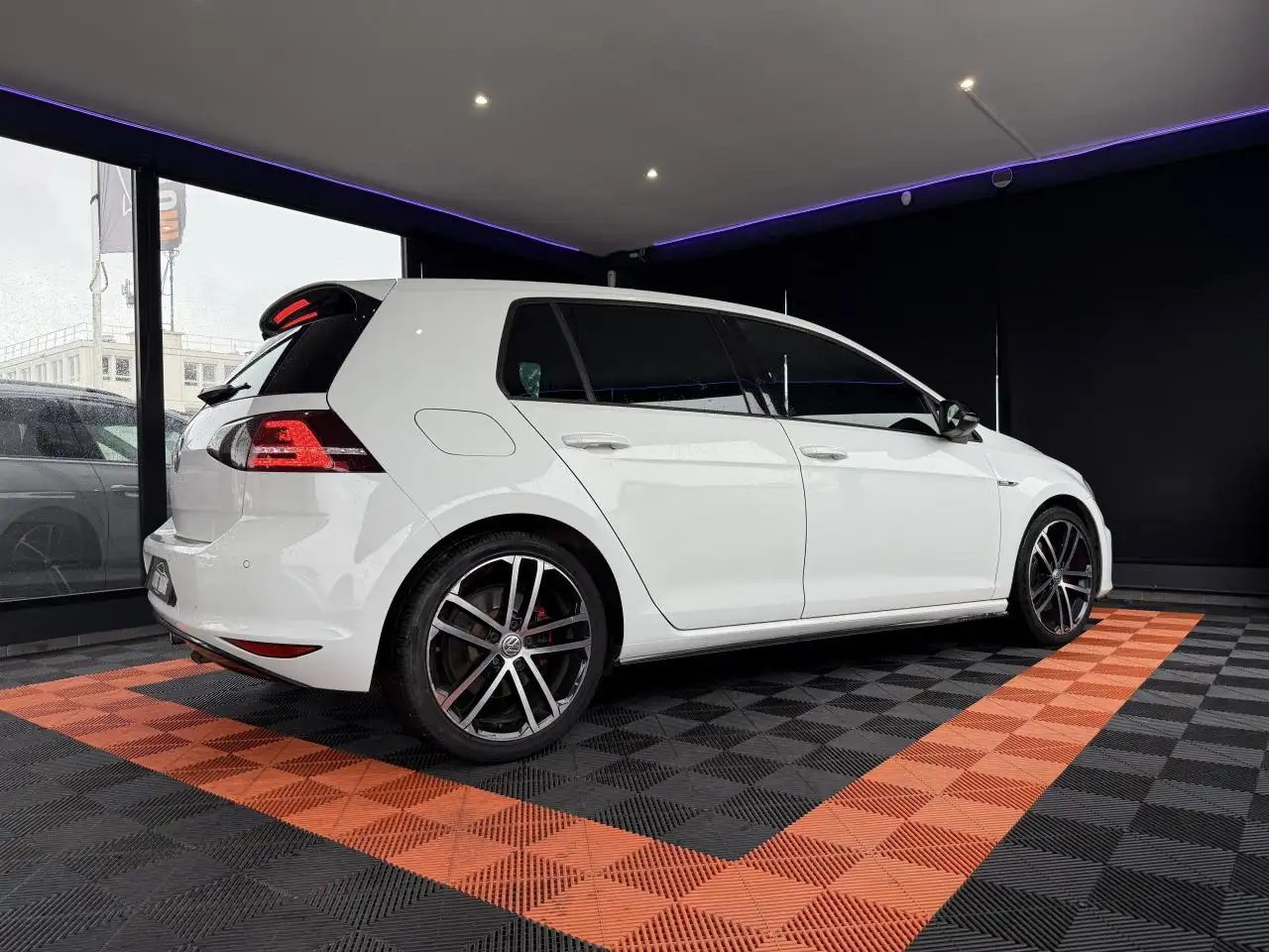Volkswagen Golf GTD — photo 11