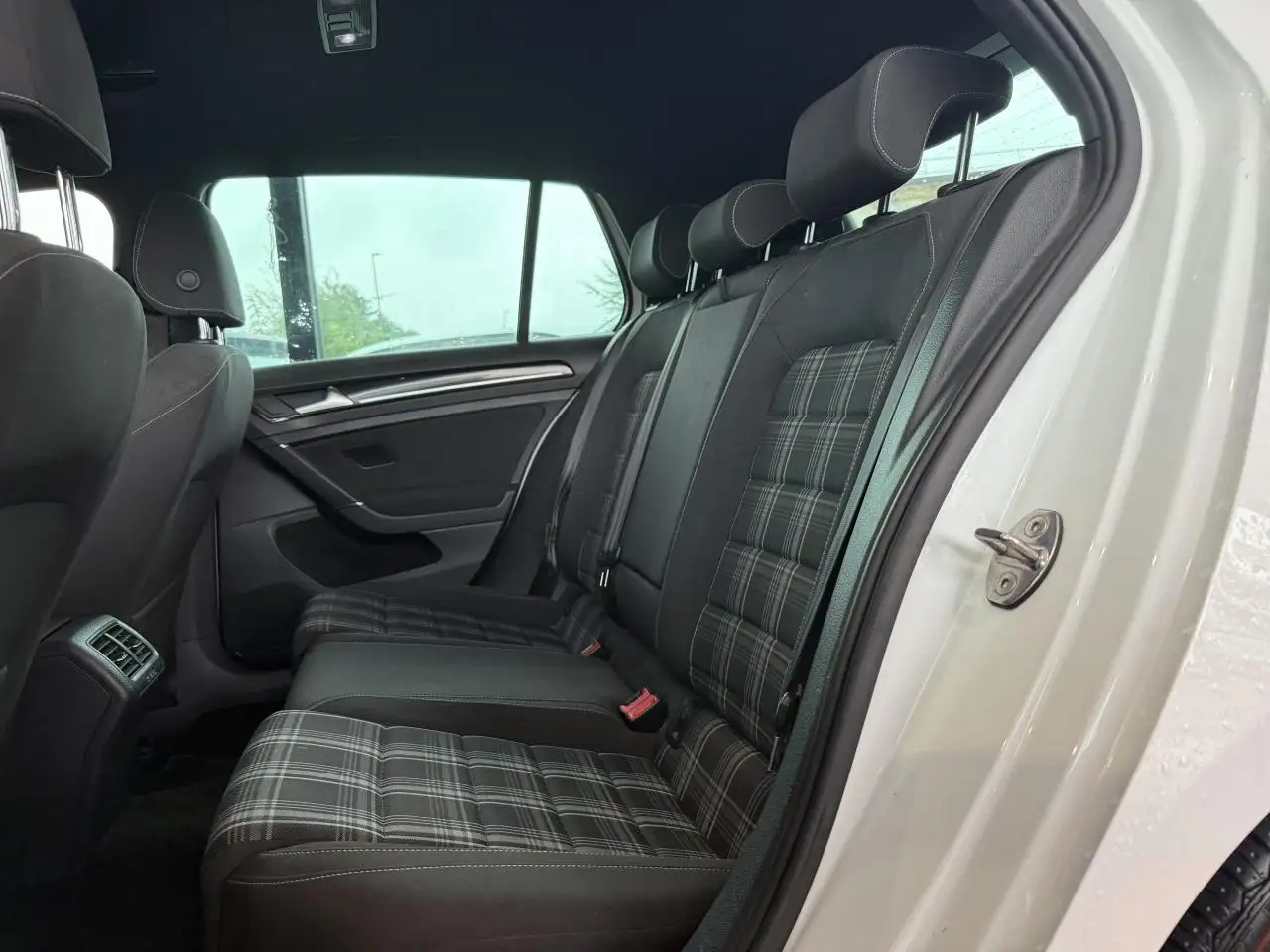 Volkswagen Golf GTD — photo 16