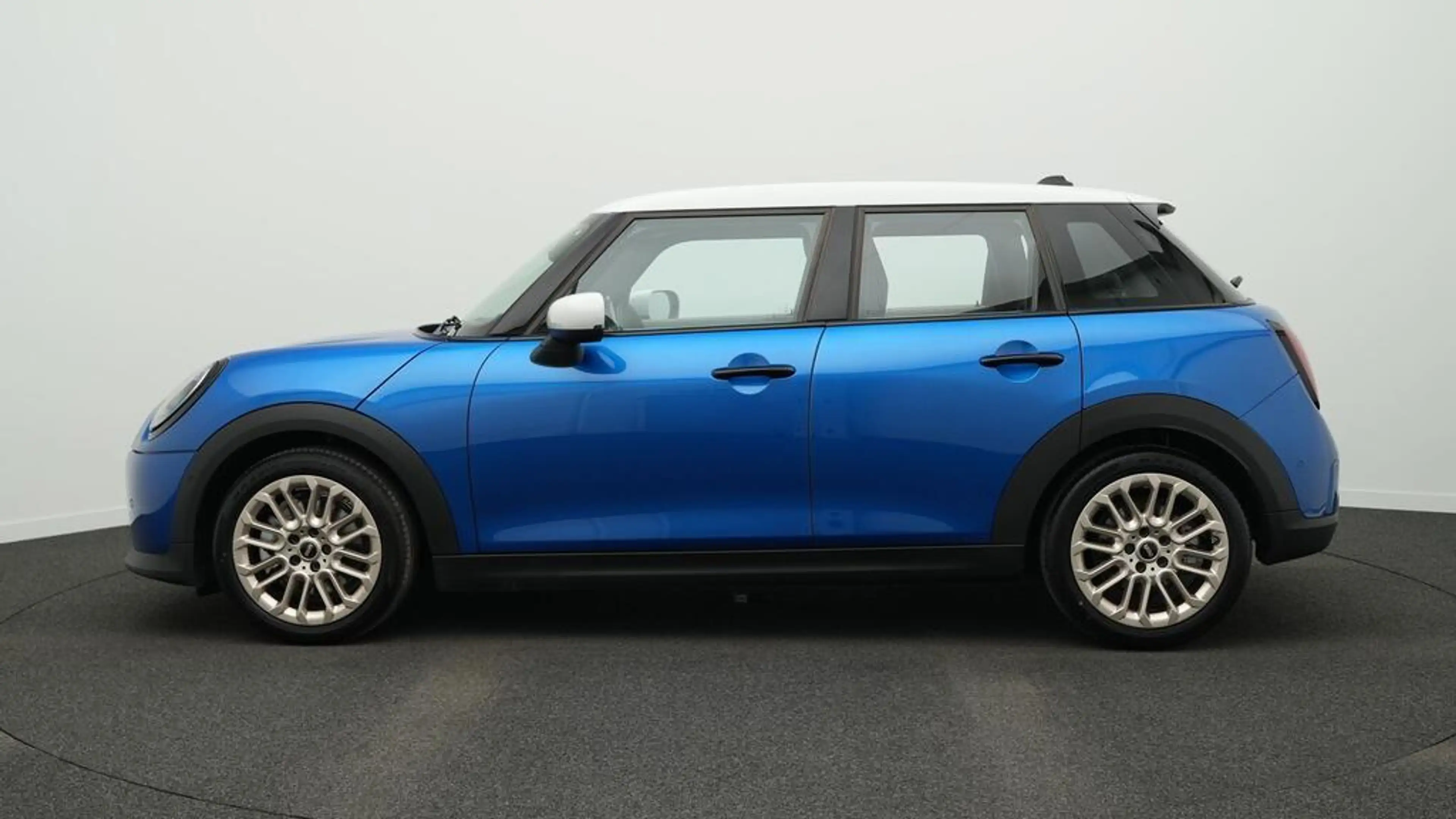 MINI Cooper C Favoured Trim — photo 3