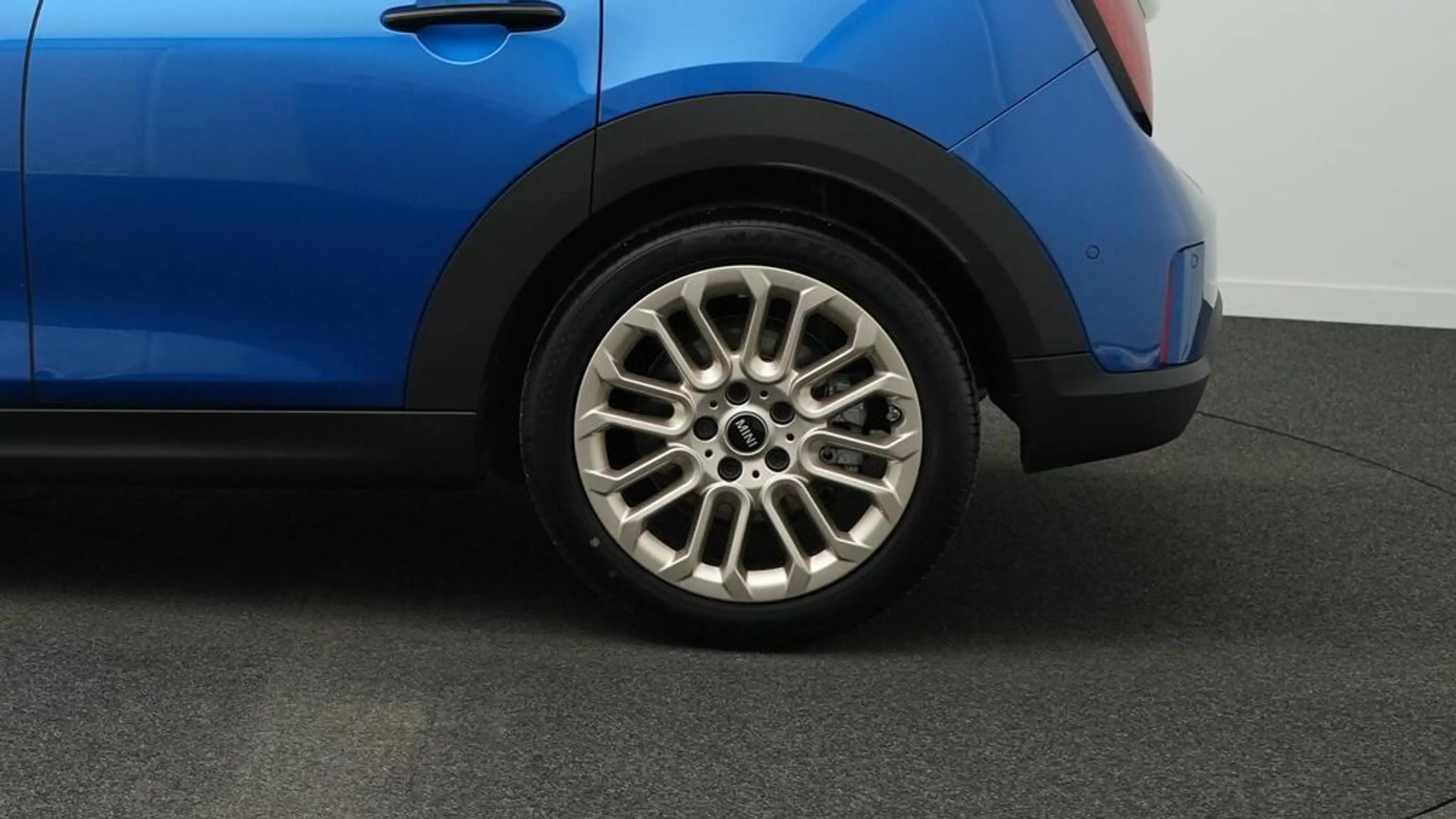 MINI Cooper C Favoured Trim — photo 12