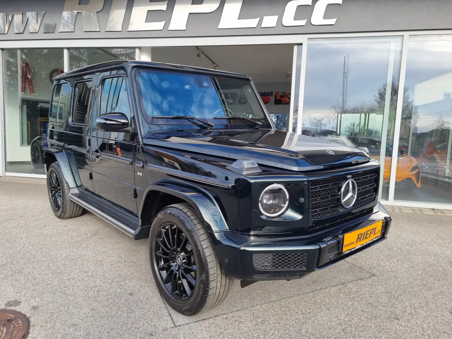 Mercedes-Benz G 500 VOLL Massage AMG 1.Besitz Burmester Kamera AHKLED Schwarz - 1