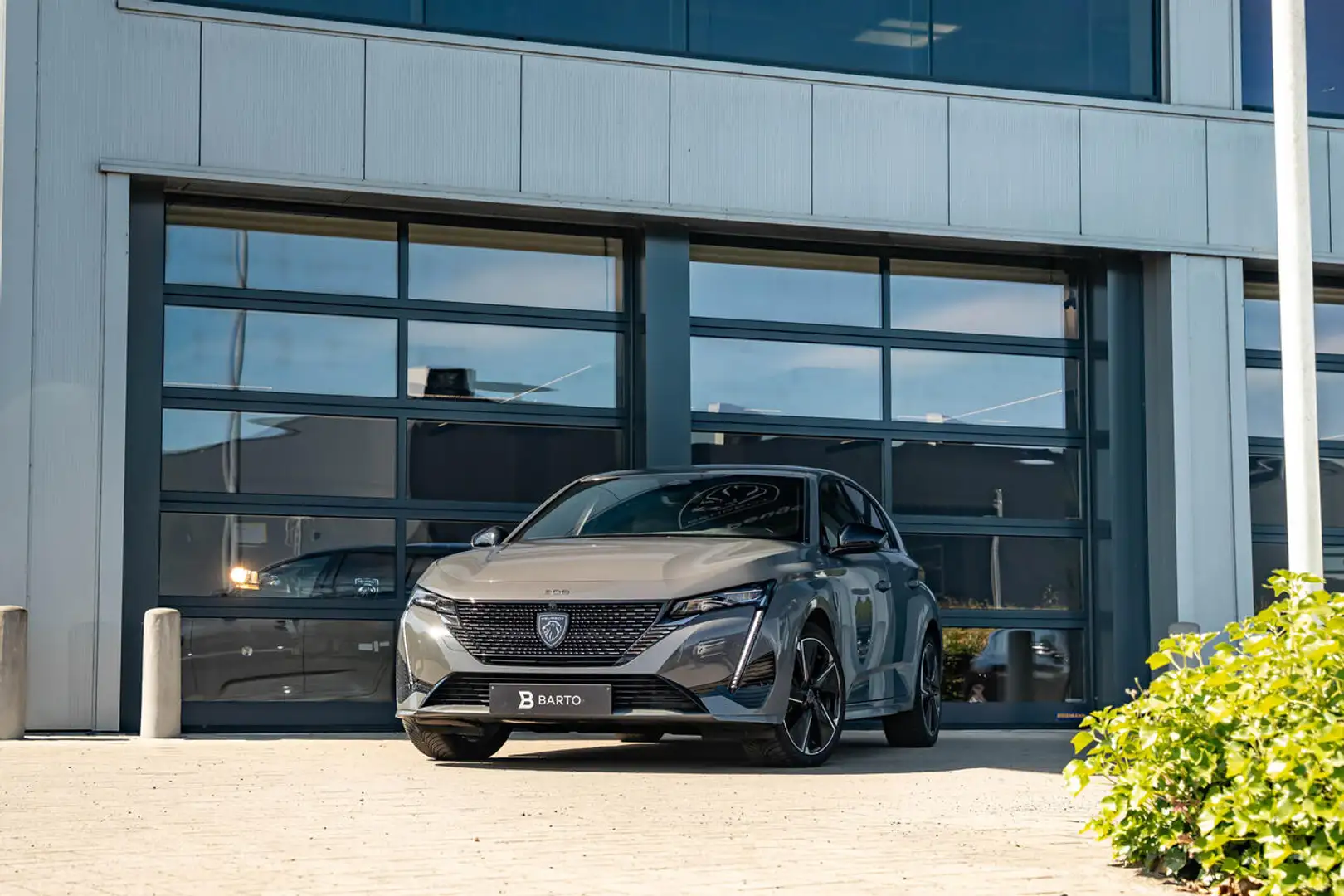 Peugeot 308 GT | Elektr. 156pk | Volledig Leder | 360° Came... Gris - 1