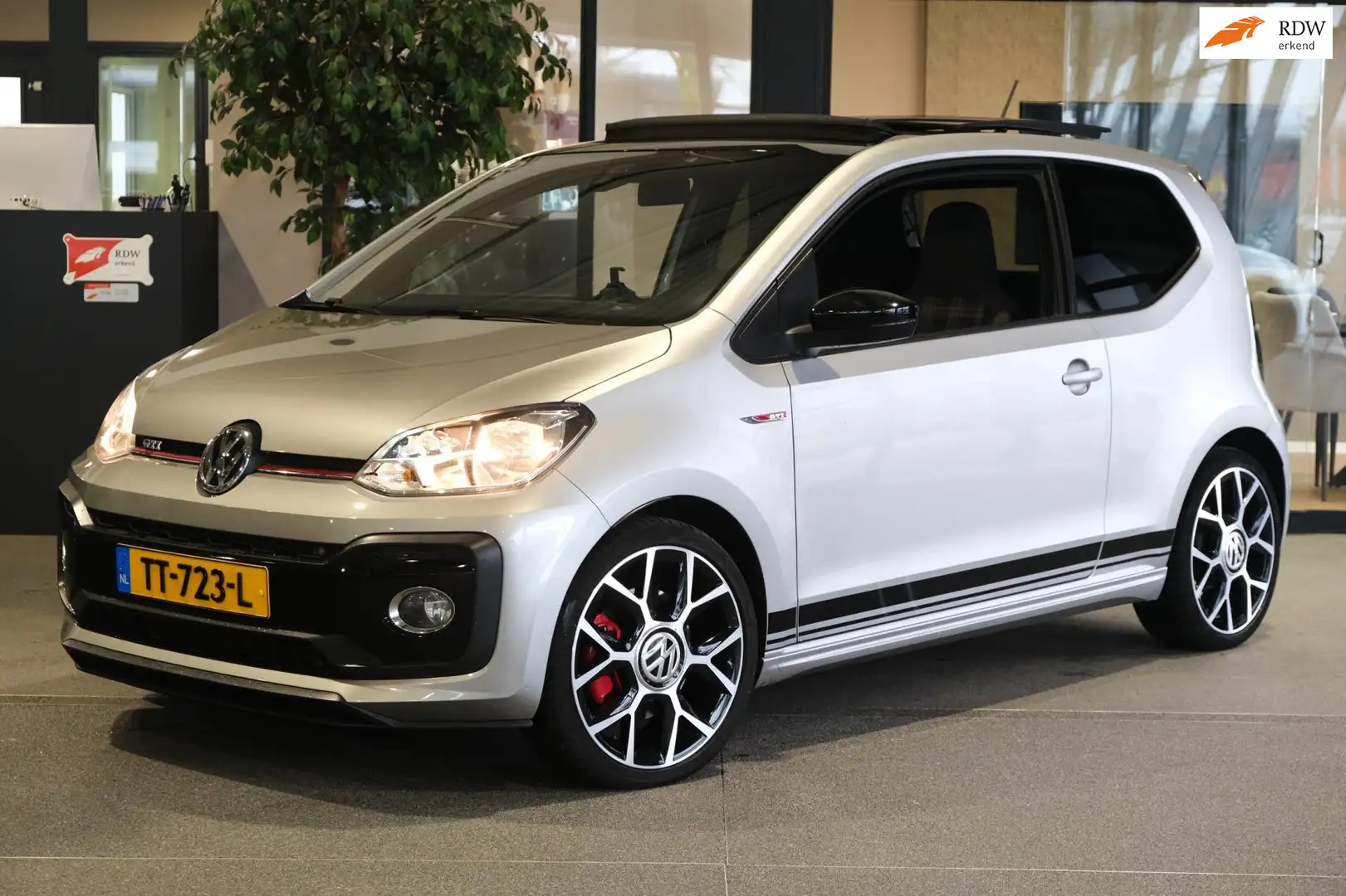 Volkswagen up! 1.0 TSI GTI 116 PK Pano Pdc Climate Cruise Stoelve Grau - 1