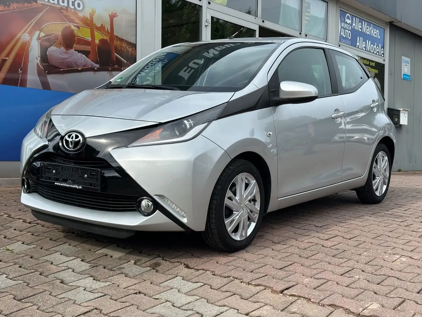 Toyota Aygo AYGO x-play touch Silber - 1