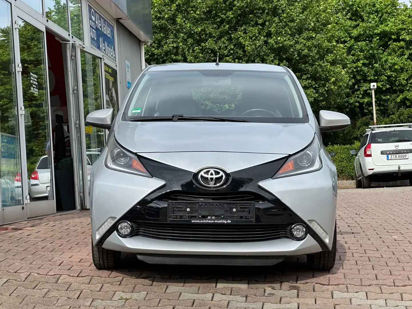 Toyota Aygo AYGO x-play touch Silber - 2