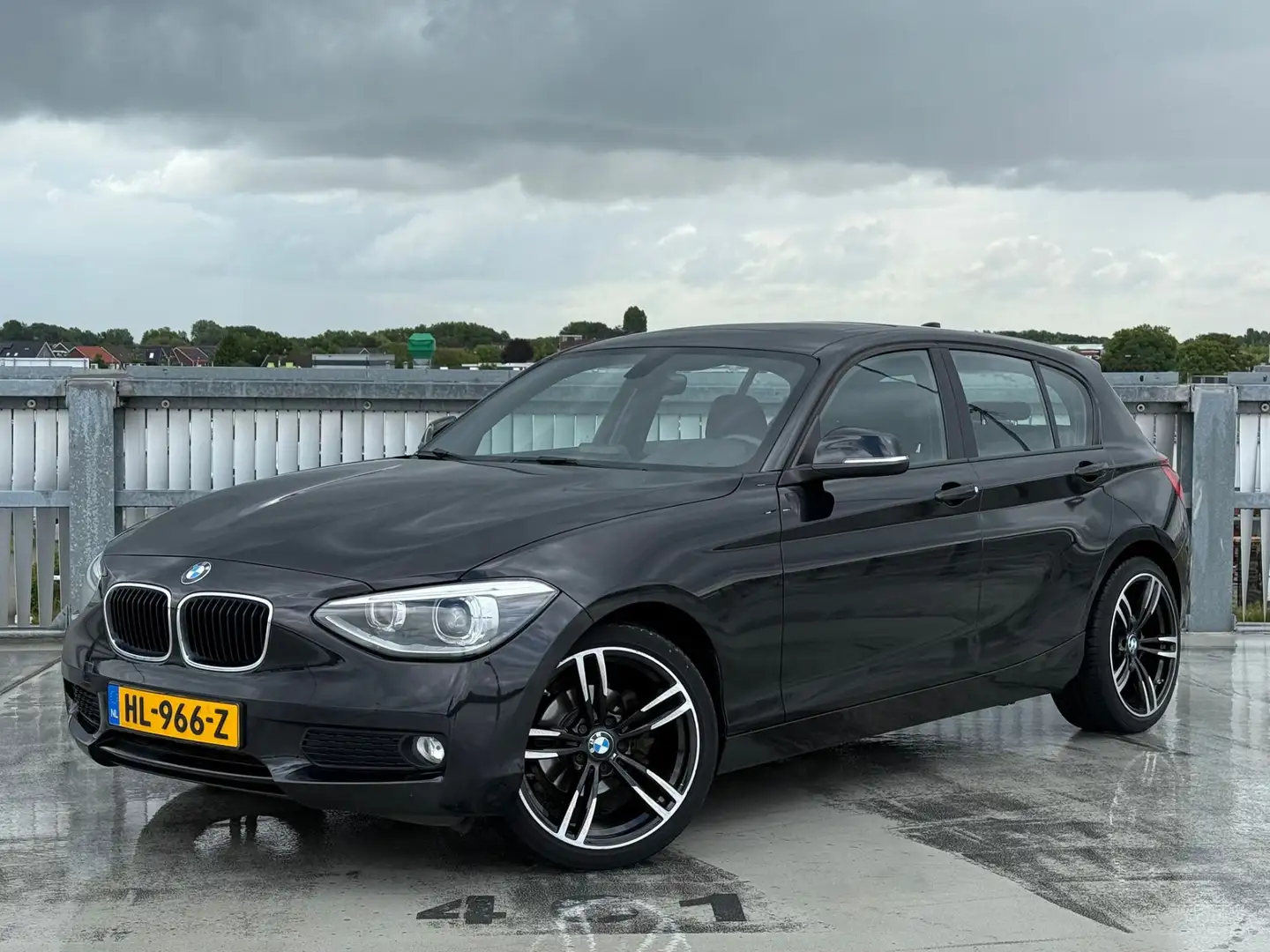 BMW 116 1-serie 116i High Executive | Pano | Xenon | Clima Zwart - 1