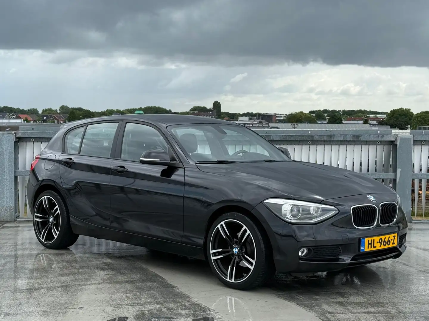 BMW 116 1-serie 116i High Executive | Pano | Xenon | Clima Zwart - 2