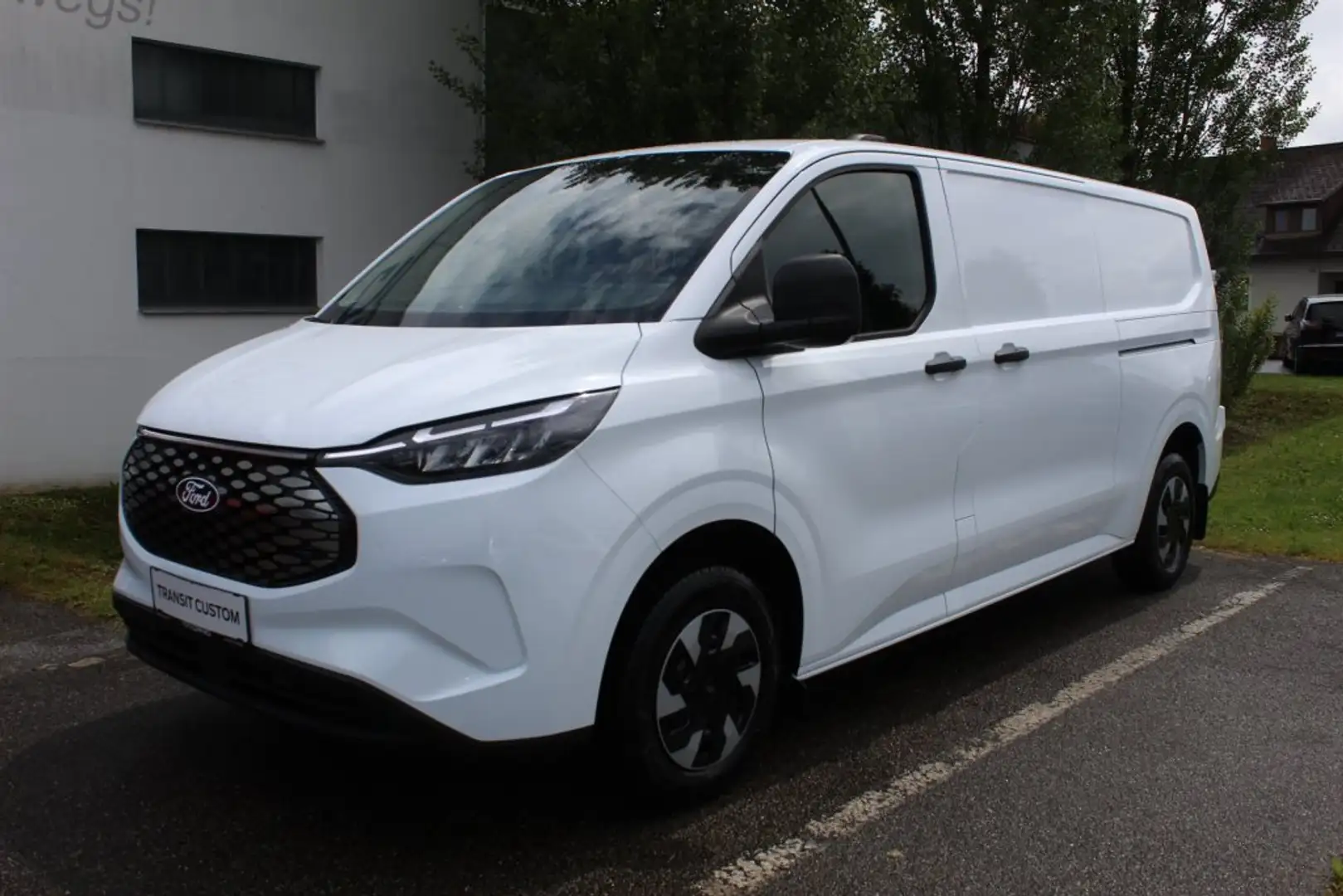 Ford E-Transit Custom EKTrend 340L2H1 218PS Heck Weiß - 1
