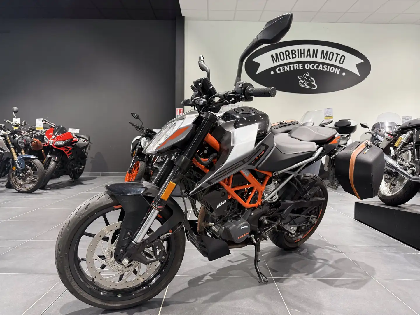 KTM 125 Duke - 1
