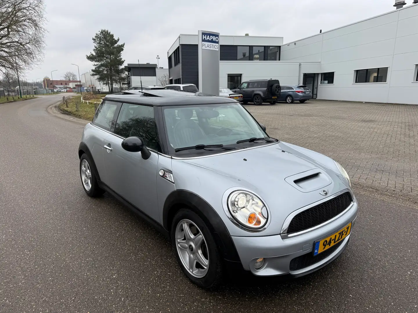 MINI Cooper S Mini 1.6 Chili AUTOMAAT/CAMERA/NAVI/LEDER Schwarz - 2
