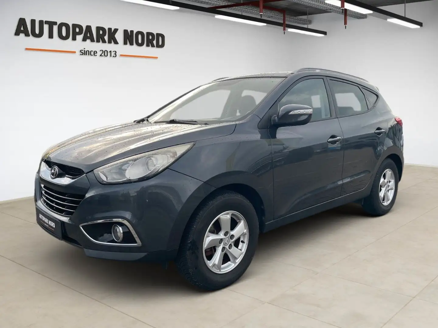 Hyundai iX35 2.0 Style 2WD/KEYLESS GO/SHZ/TEMP/KAMERA Gris - 1