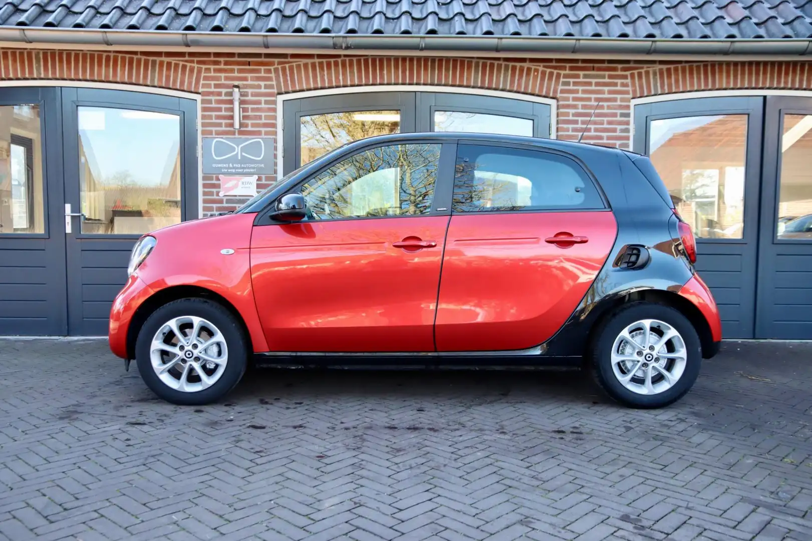 smart forFour 1.0 Passion | NAVIGATIE | PANORAMA | CRUISE | LED Rood - 2