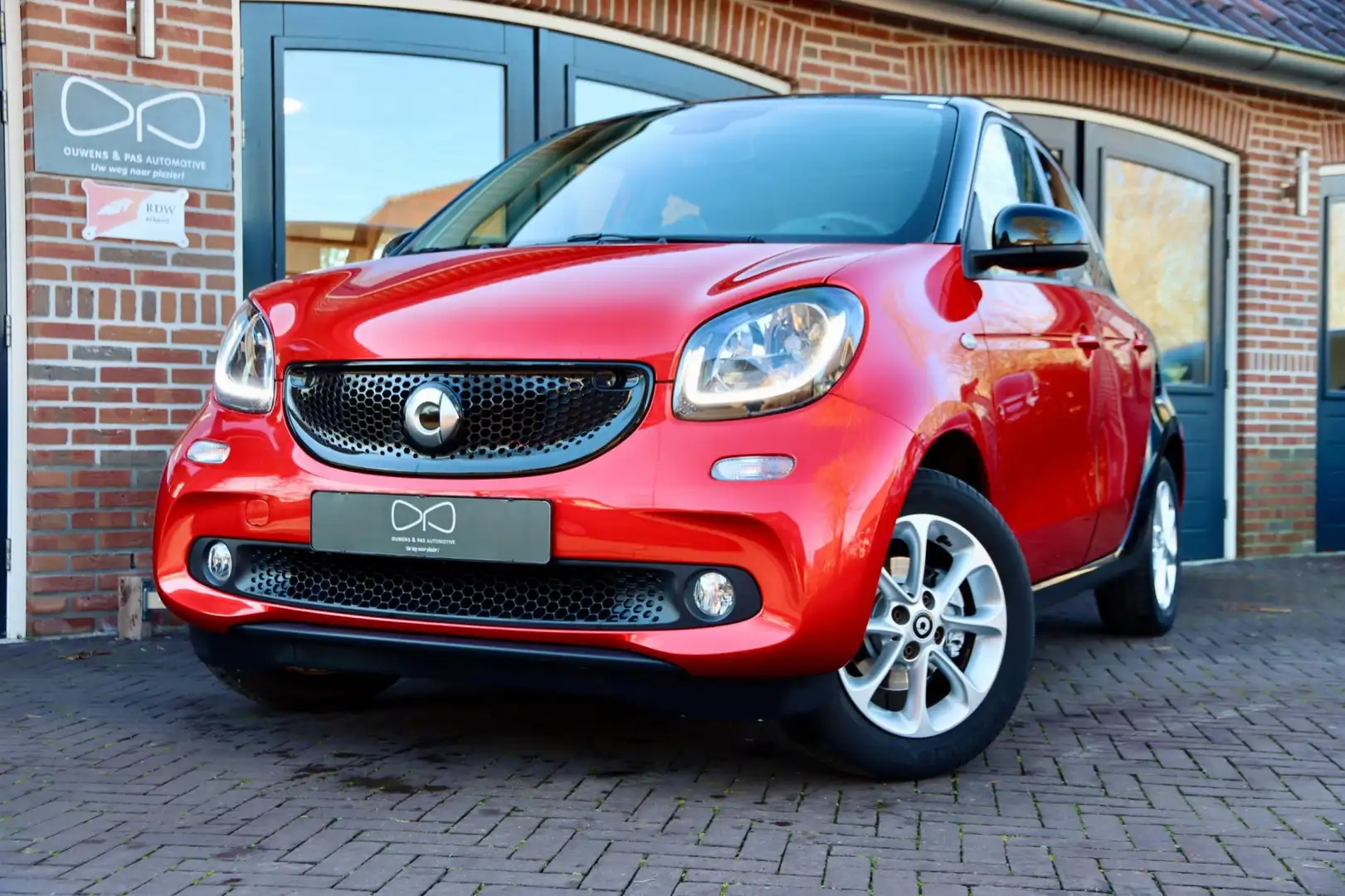 smart forFour 1.0 Passion | NAVIGATIE | PANORAMA | CRUISE | LED Rood - 1