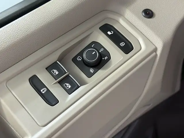 Volkswagen Multivan view 12