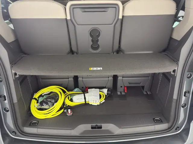 Volkswagen Multivan view 15