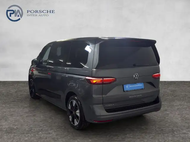 Volkswagen Multivan view 4