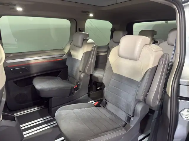 Volkswagen Multivan view 14
