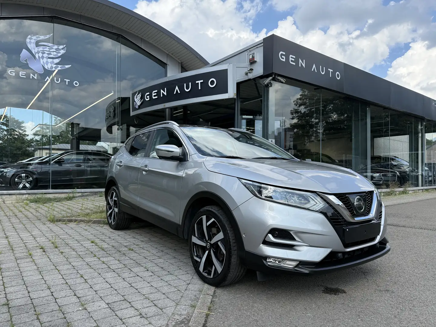 Nissan Qashqai 1.5dCi N-Connecta Cam.360 Pano Cuir Chauff Keyless Plateado - 1