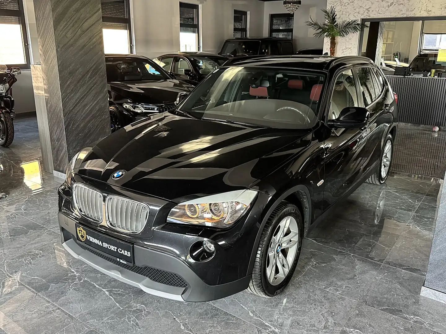 BMW X1 xDrive 23d Aut.*WENIG-KM*TOP-AUSSTATUNG* Schwarz - 1