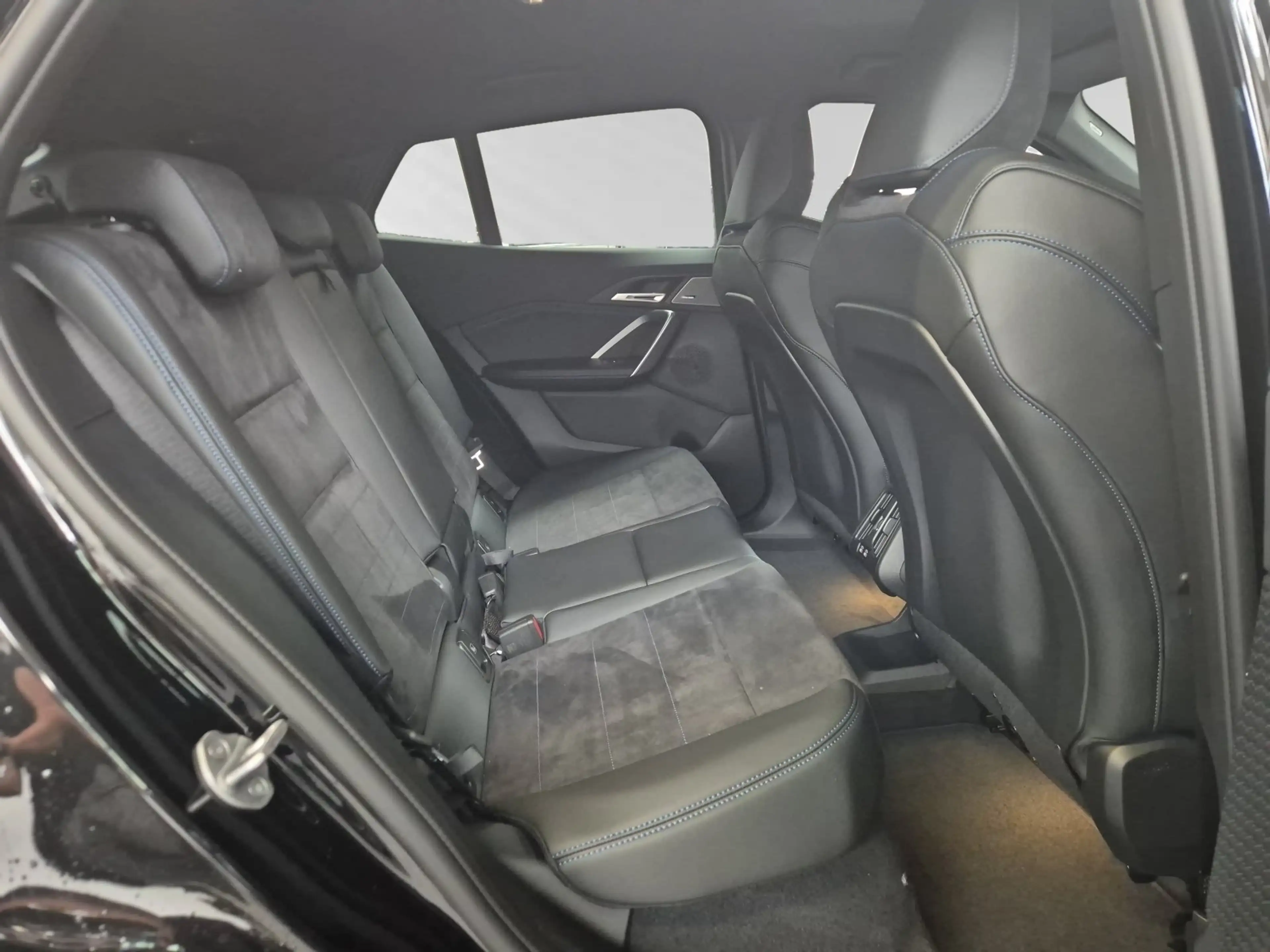 BMW iX2 eDrive20 M Sport|DA&PA-Prof.|Harman/Kardon — photo 15