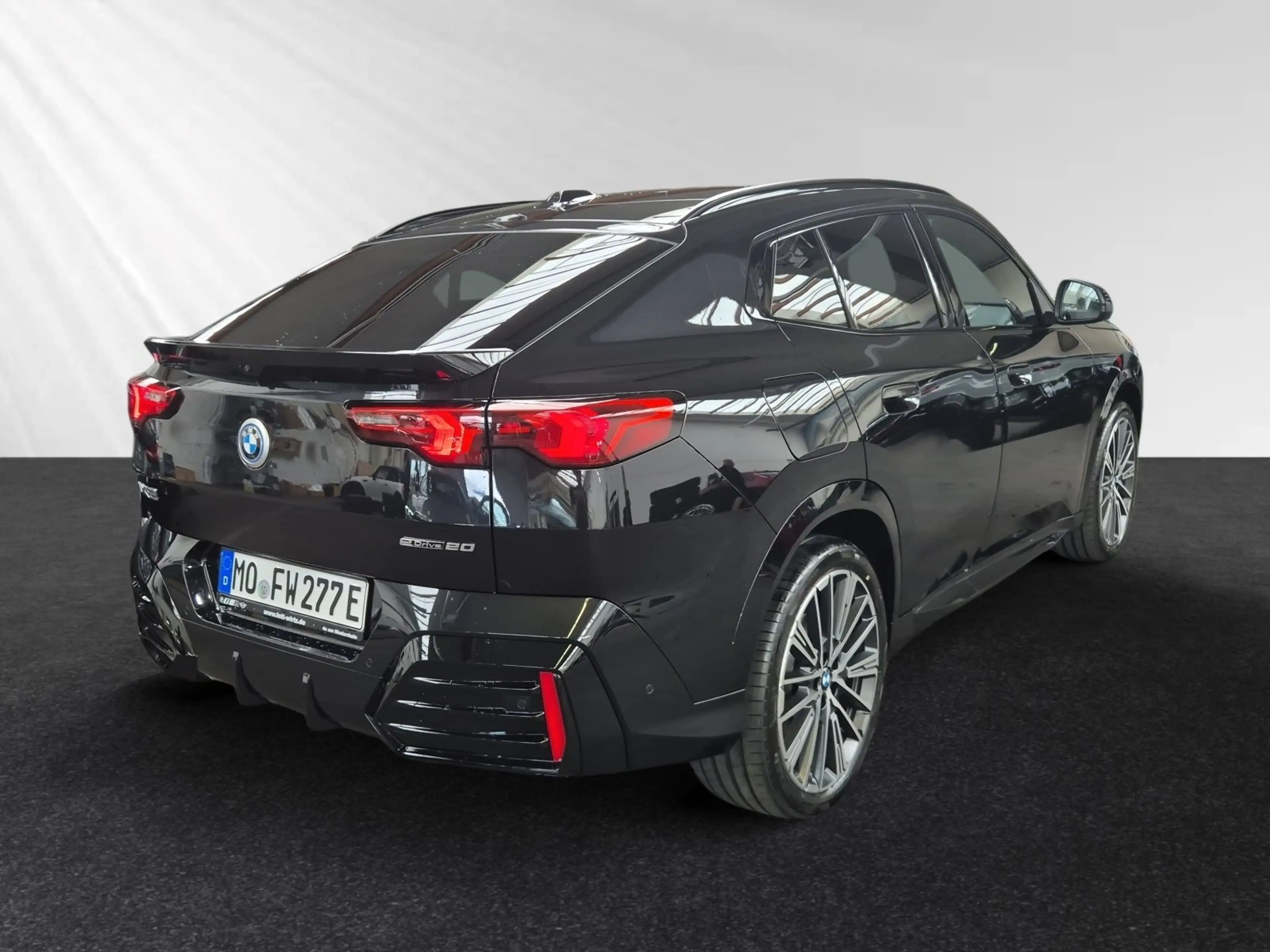 BMW iX2 eDrive20 M Sport|DA&PA-Prof.|Harman/Kardon — photo 3
