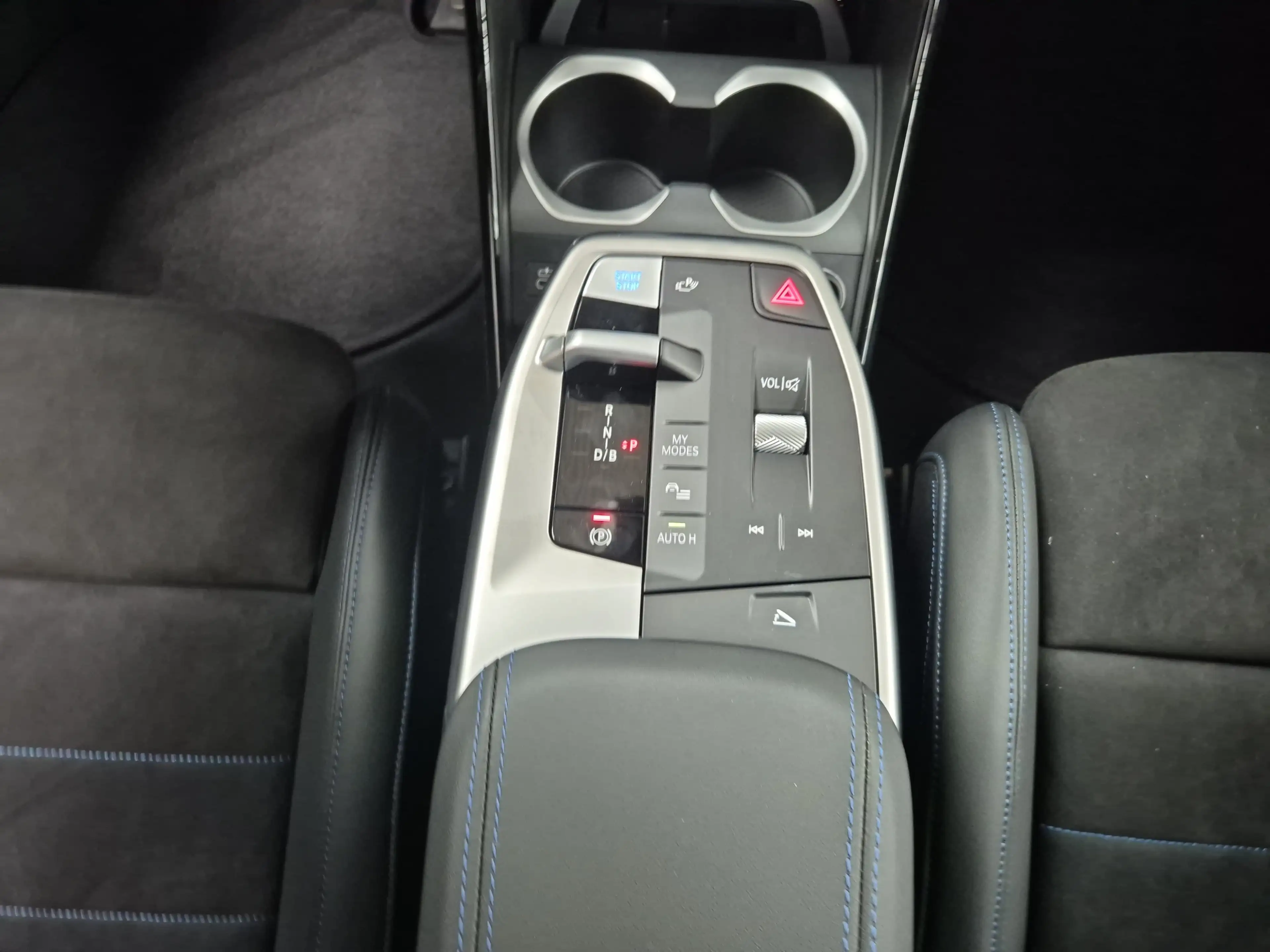 BMW iX2 eDrive20 M Sport|DA&PA-Prof.|Harman/Kardon — photo 13