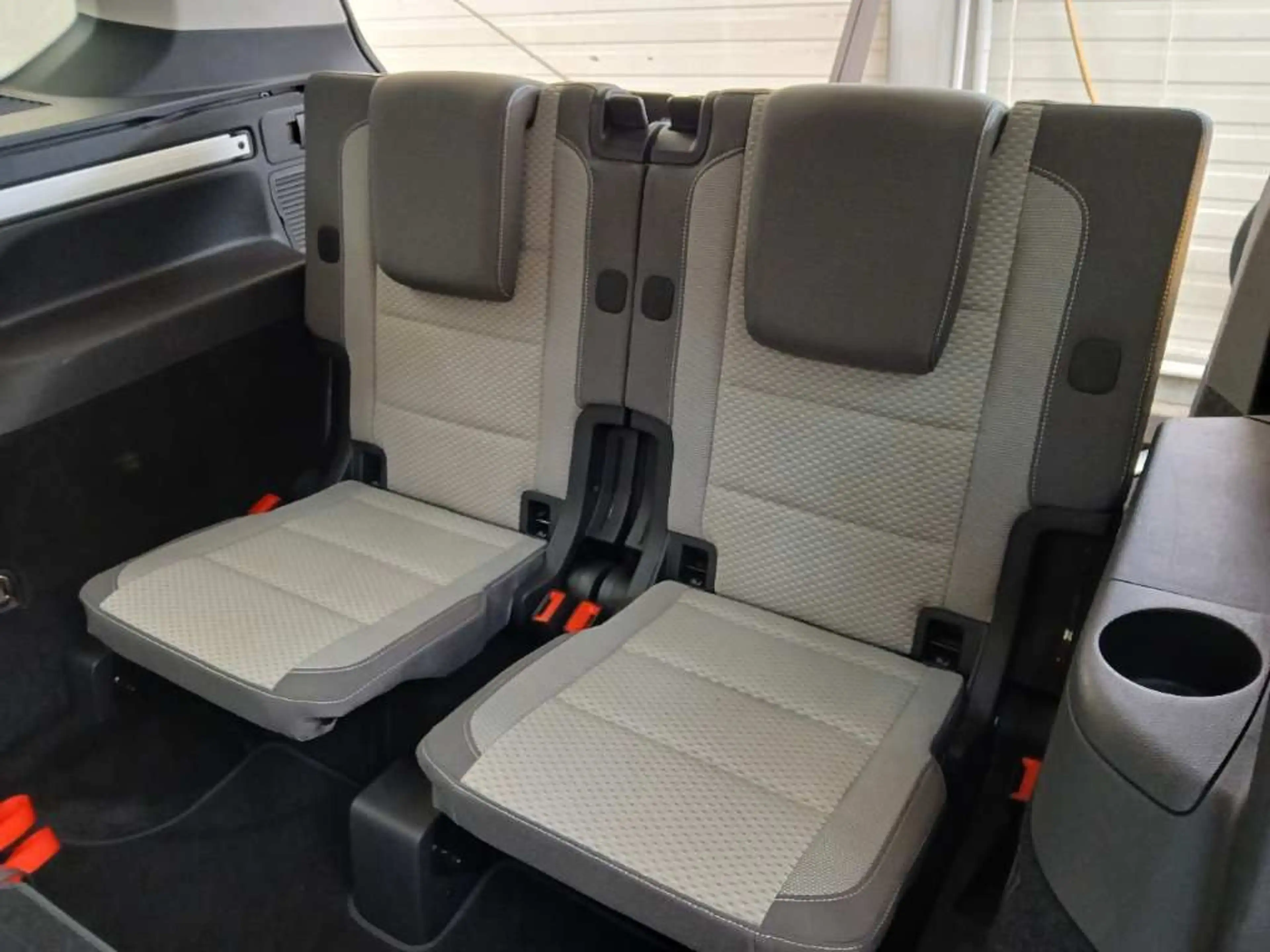 Volkswagen Touran Business STHZ Kindersitze ActLight EasyOp — photo 12