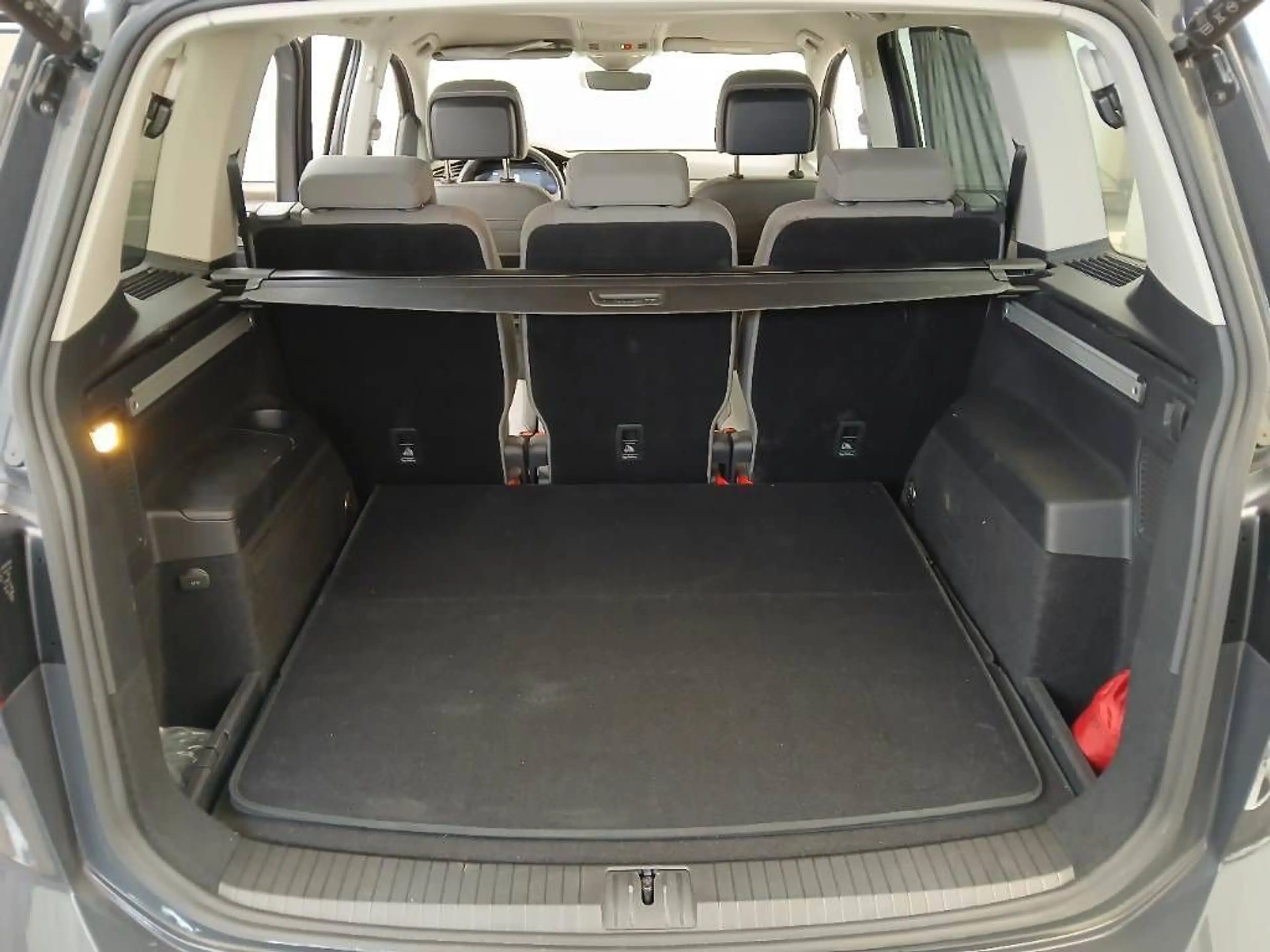Volkswagen Touran Business STHZ Kindersitze ActLight EasyOp — photo 8