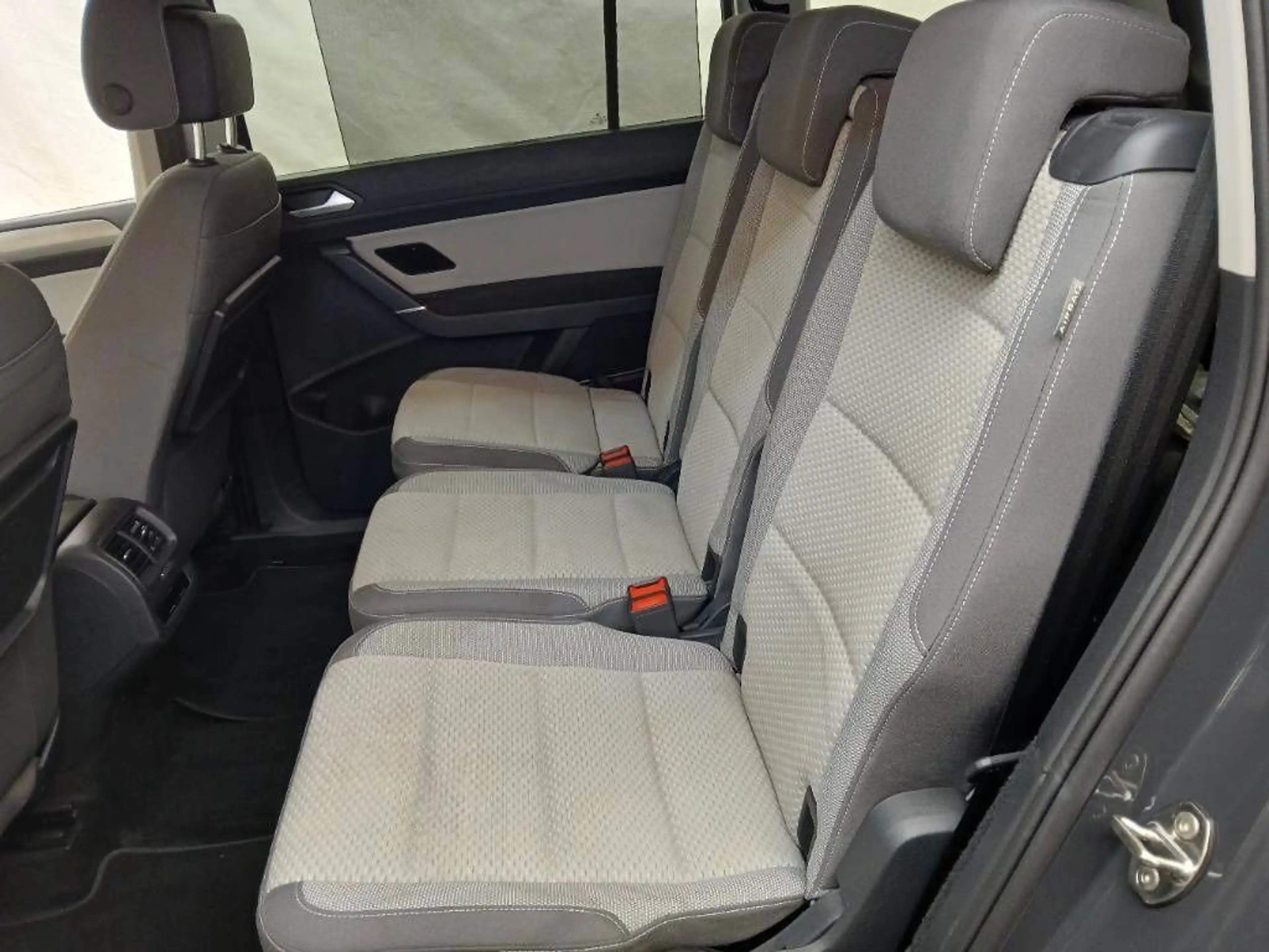 Volkswagen Touran Business STHZ Kindersitze ActLight EasyOp — photo 11