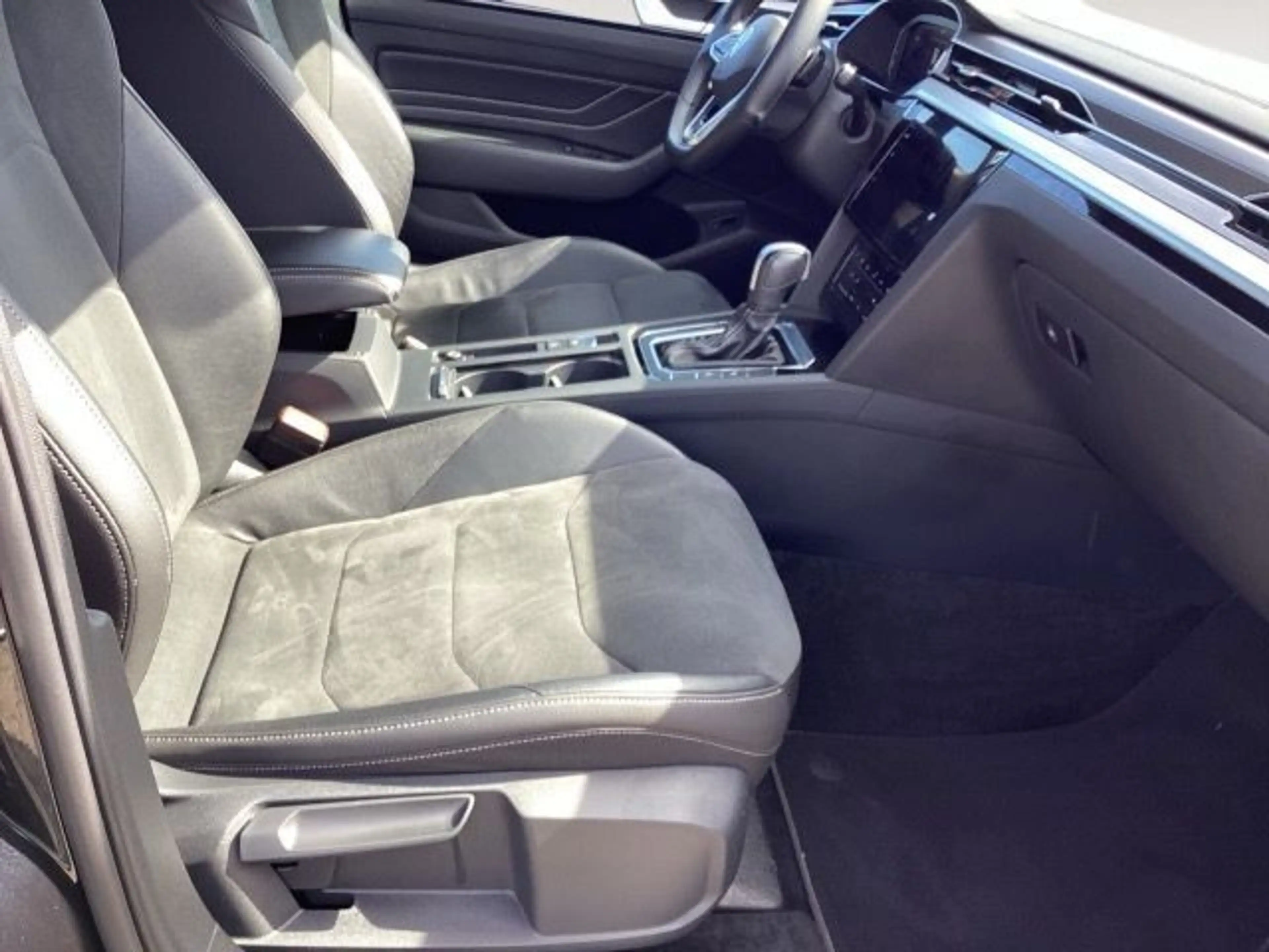 Volkswagen Arteon 2.0 TDI DSG R-Line Navi,AHK,Matrix,Standh — photo 15