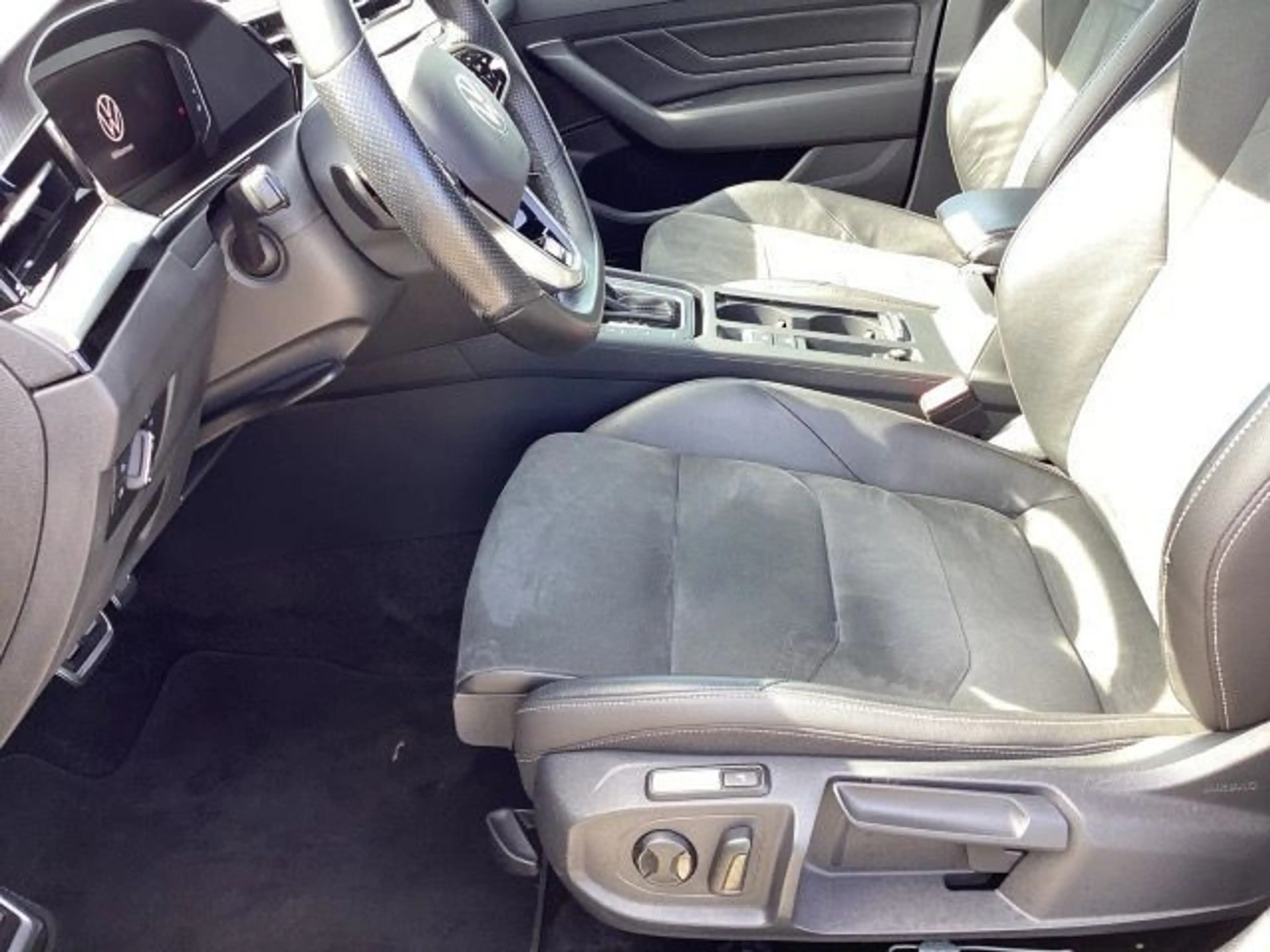 Volkswagen Arteon 2.0 TDI DSG R-Line Navi,AHK,Matrix,Standh — photo 9